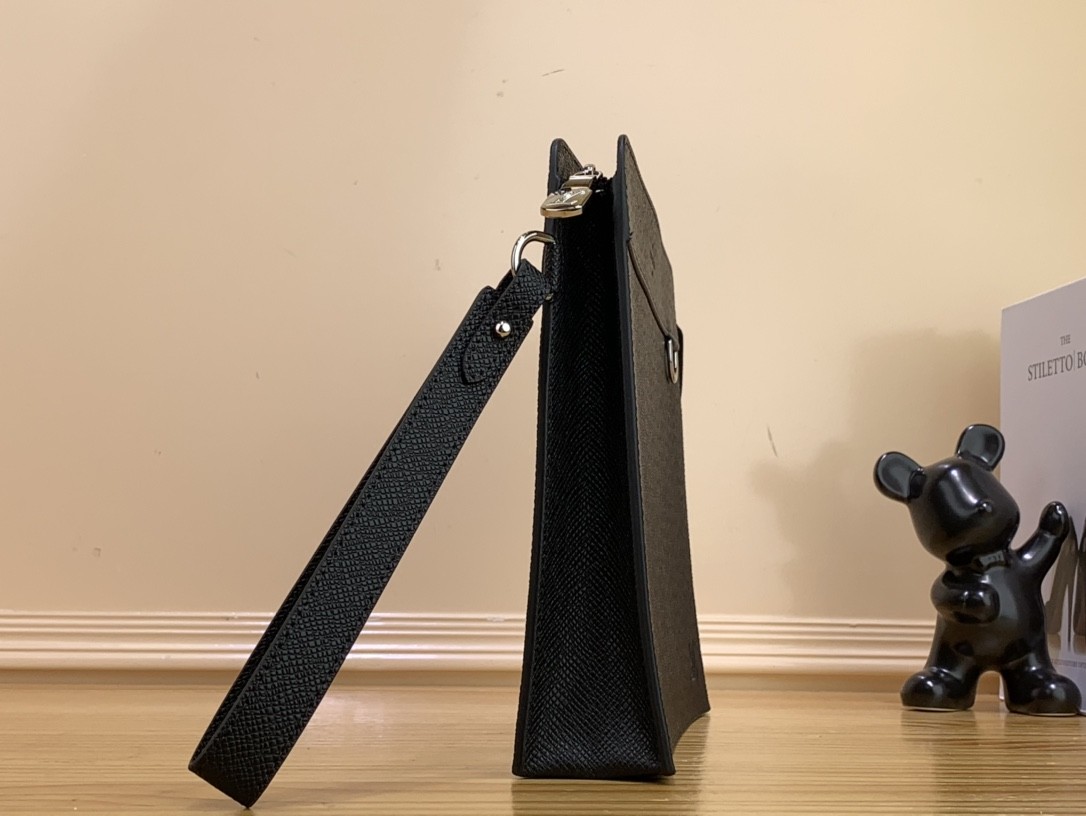 [LOUIS VUITTON-루이비통]  루이비통 스탠딩 파우치 블랙