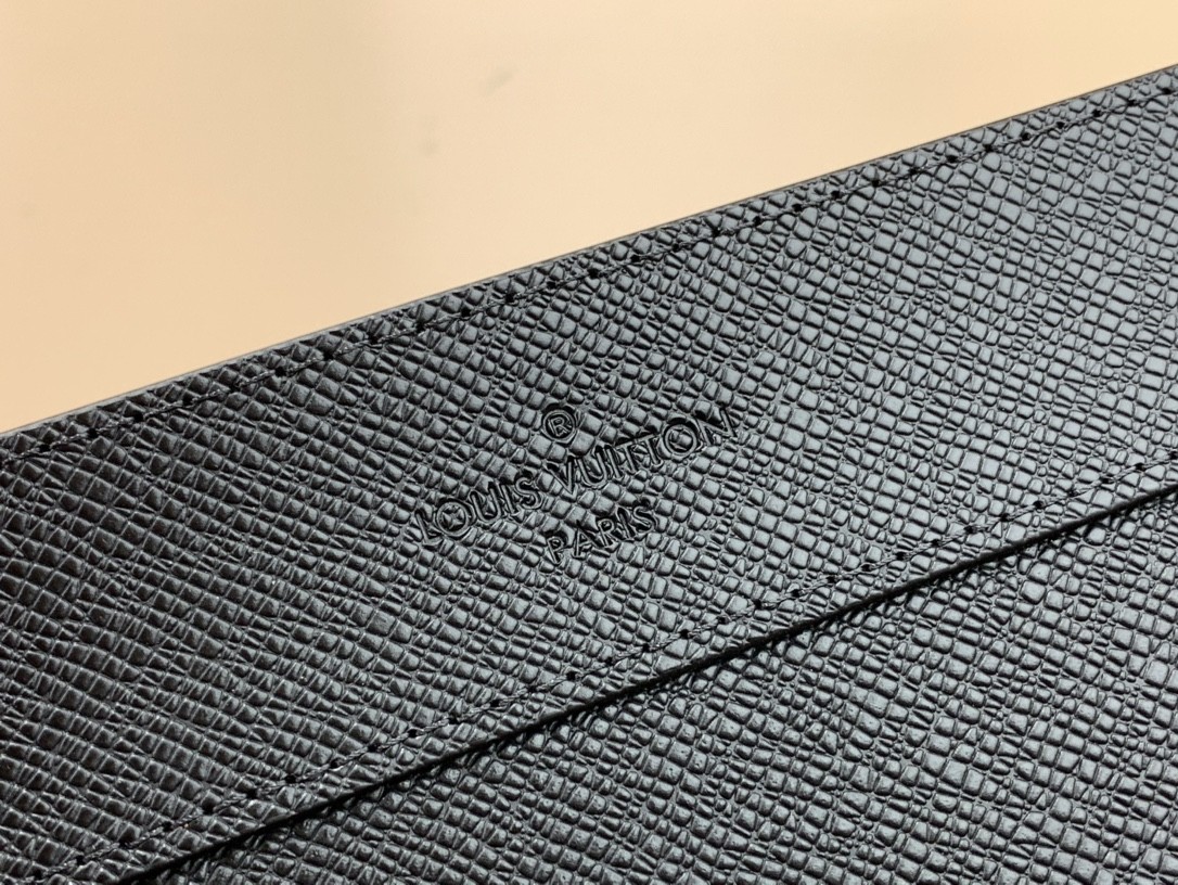 [LOUIS VUITTON-루이비통]  루이비통 스탠딩 파우치 블랙