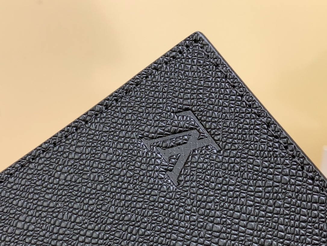 [LOUIS VUITTON-루이비통]  루이비통 스탠딩 파우치 블랙