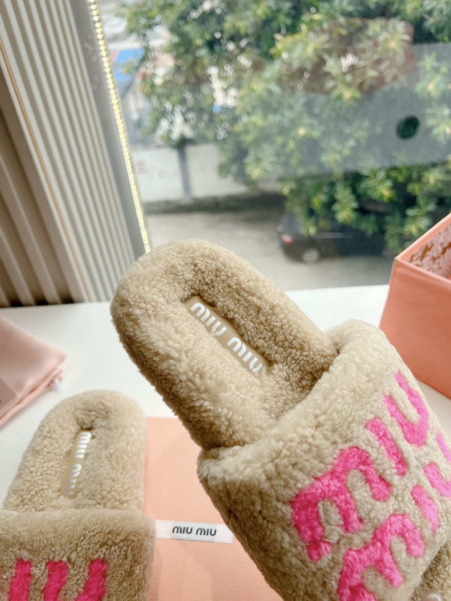 [MIU MIU-미우미우] 미우미우 털 슬리퍼