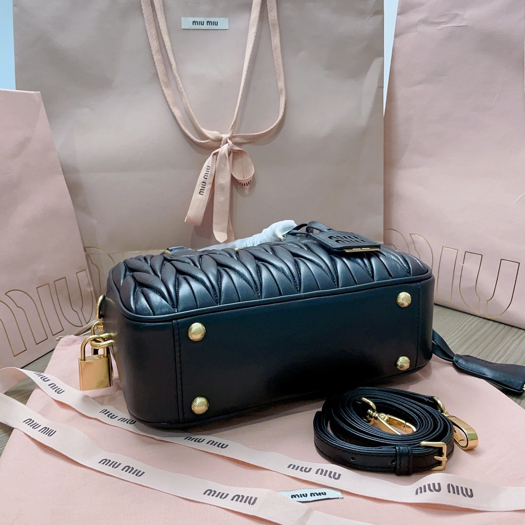 [MIU MIU-미우미우] 미우미우  마테라쎄 미니 백