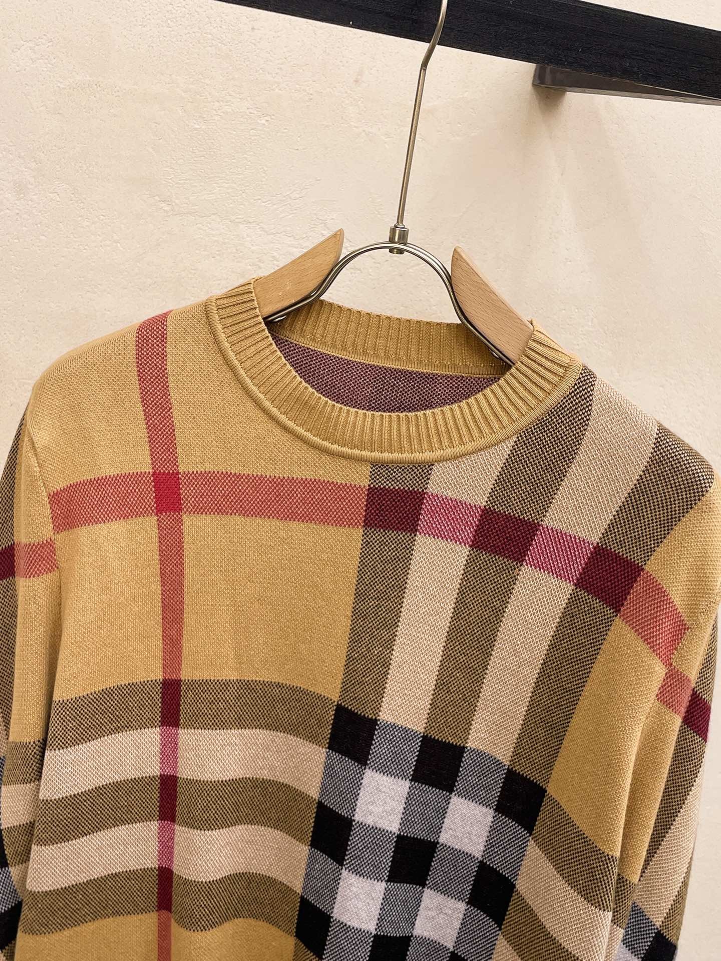 [BURBERRY-버버리] 버버리 체크 라운드  니트 스웨터