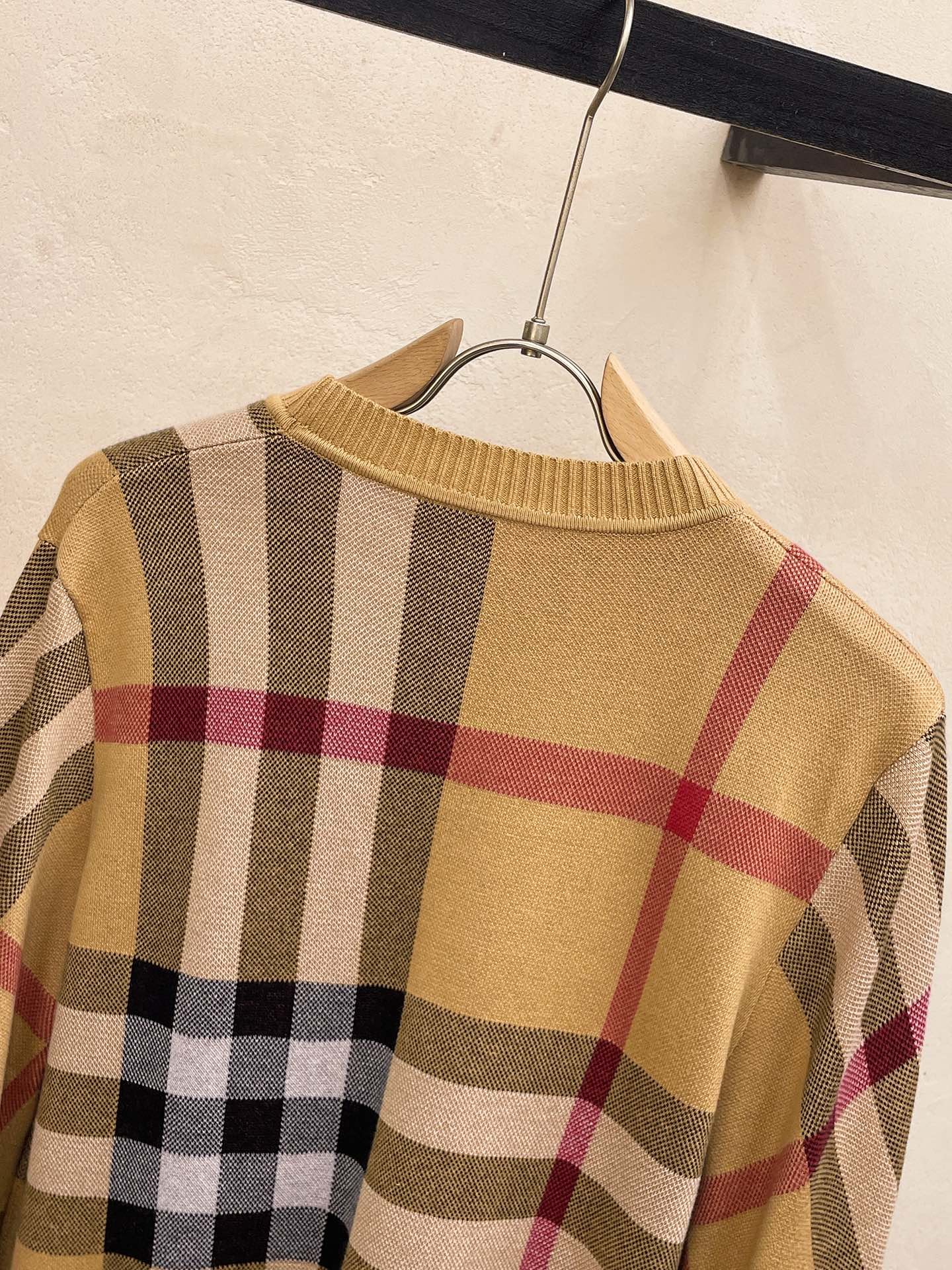 [BURBERRY-버버리] 버버리 체크 라운드  니트 스웨터