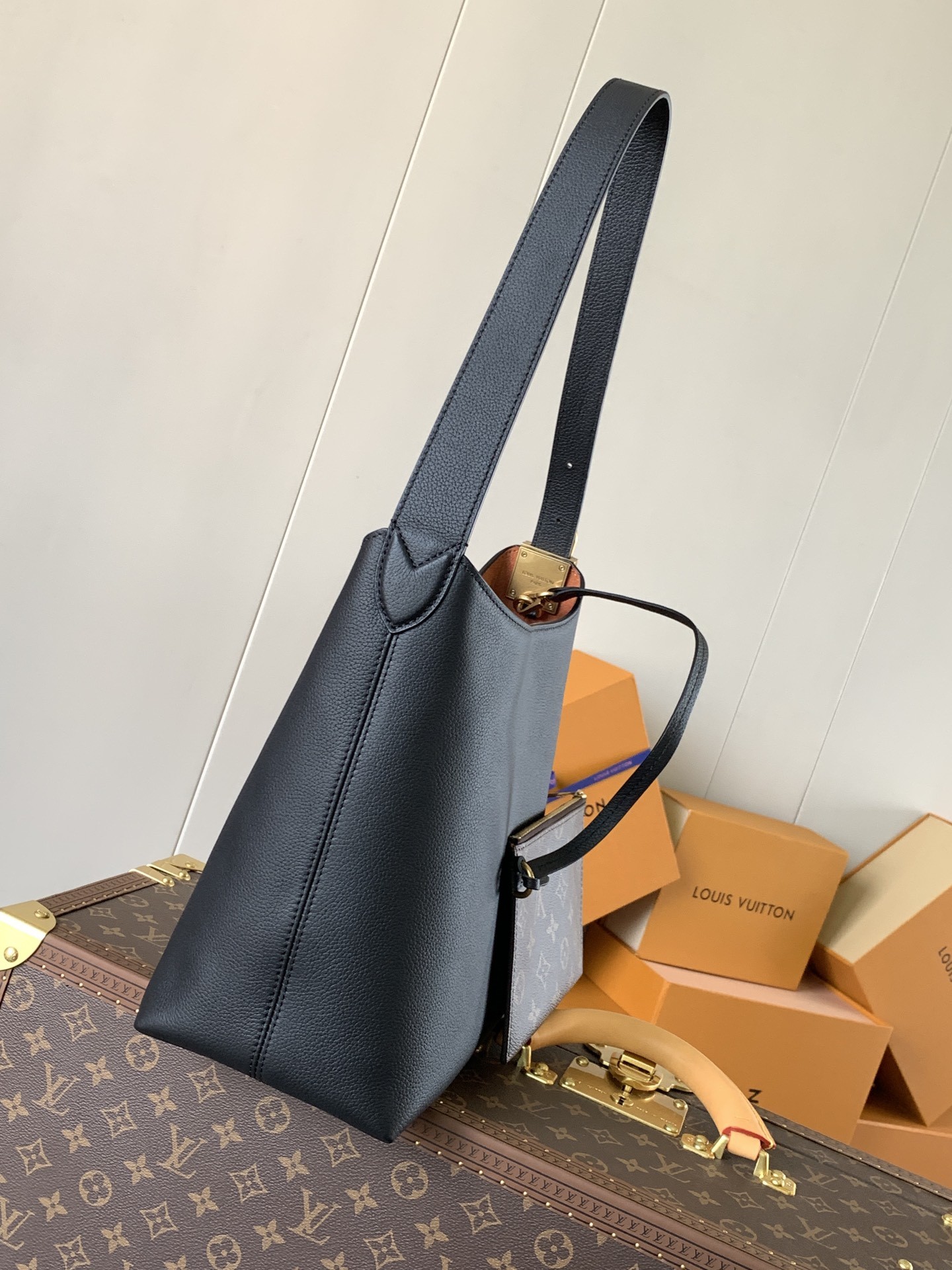 [LOUIS VUITTON-루이비통] 루이비통  로우 키 호보백 M25352