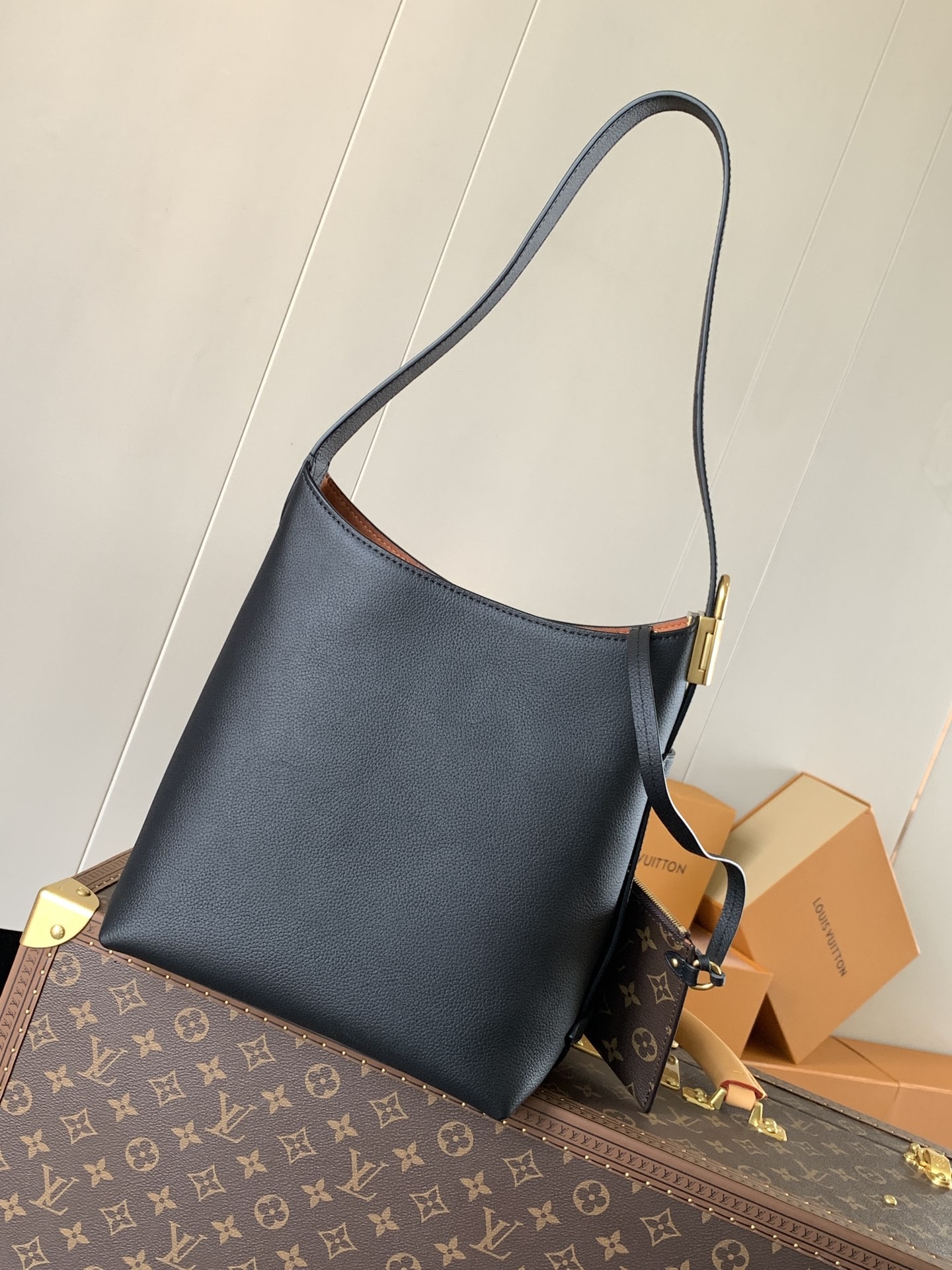[LOUIS VUITTON-루이비통] 루이비통  로우 키 호보백 M25352