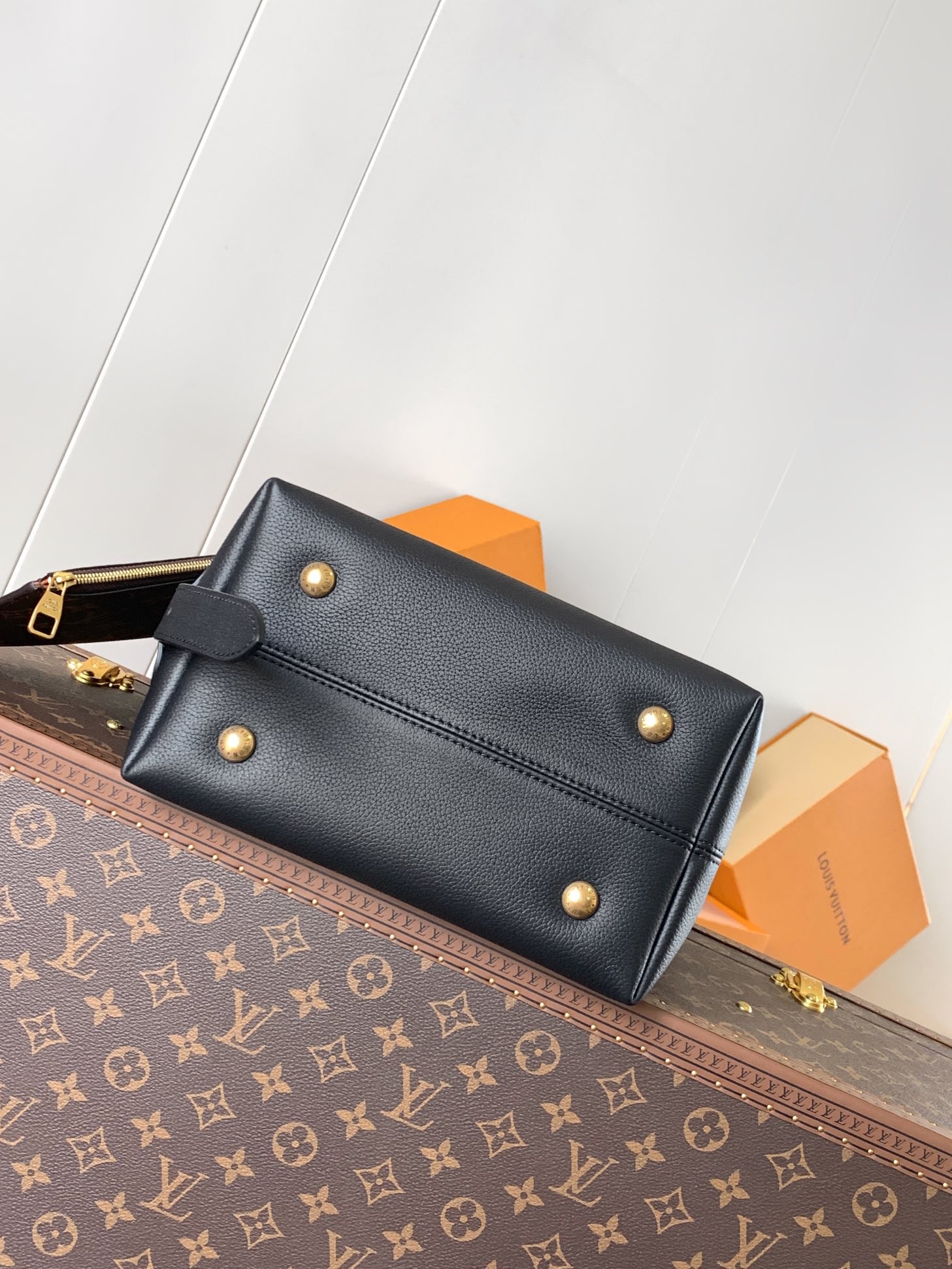 [LOUIS VUITTON-루이비통] 루이비통  로우 키 호보백 M25352