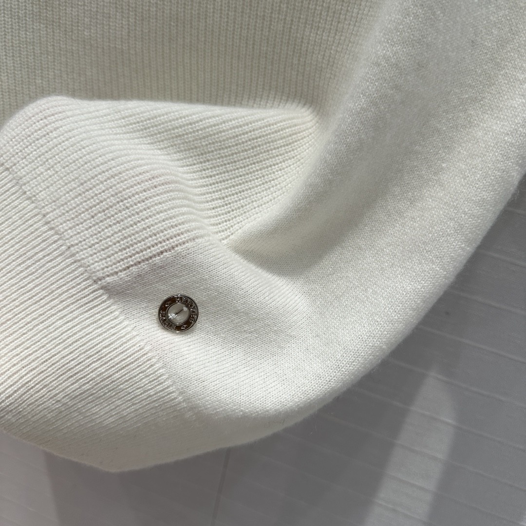 [HERMES-에르메스]  에르메스  반팔 니트 화이트