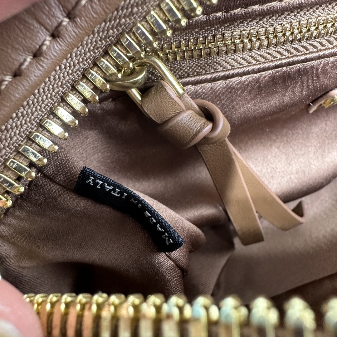 미우미우 아르카디 마테라쎄 토트백