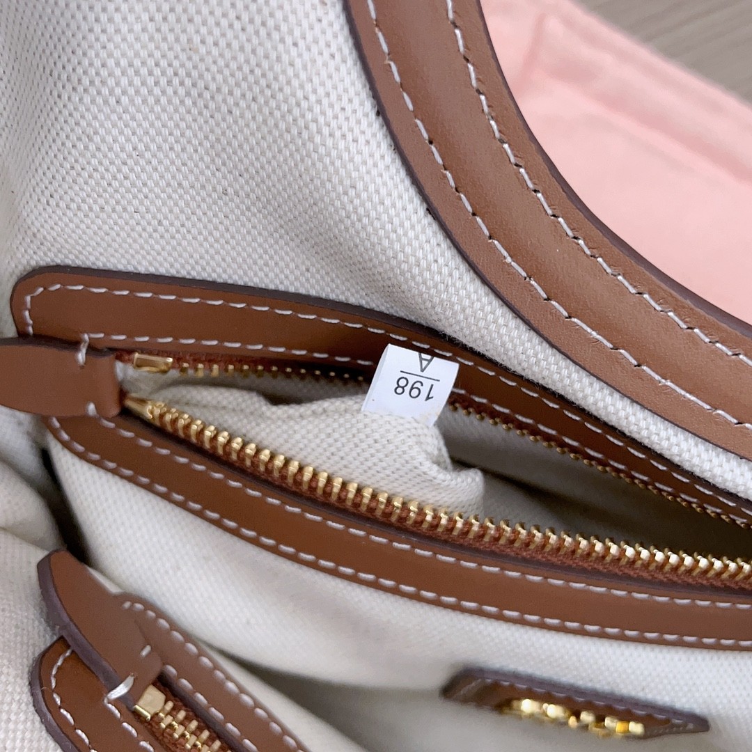 [MIU MIU-미우미우] 미우미우 아이비 캔버스 토트 백