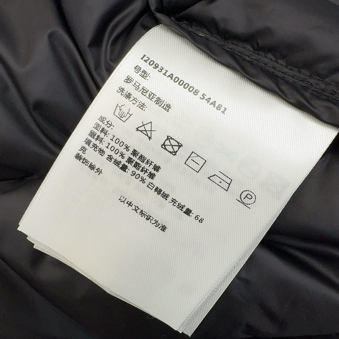 [MONCLER-몽클레어] 몽클레어 로고 패치다운 패딩  블랙