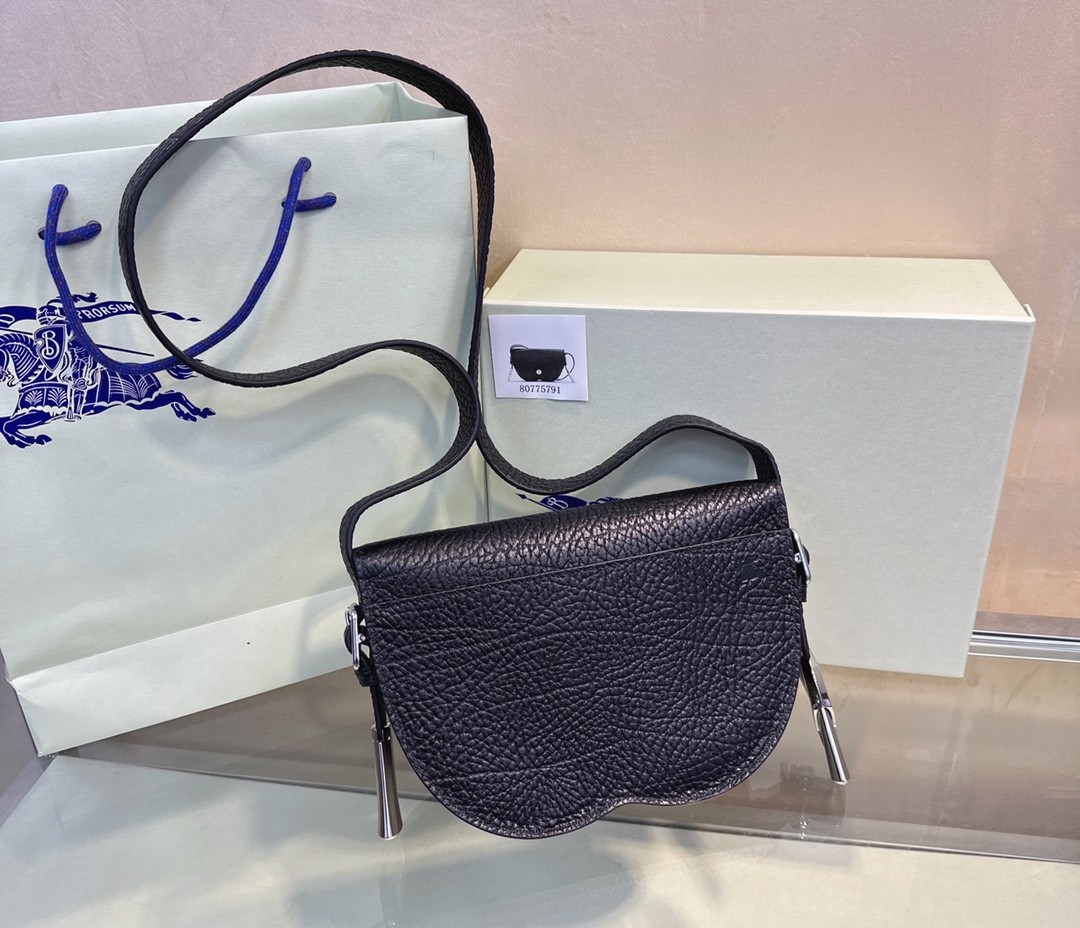 버버리 체스 숄더백