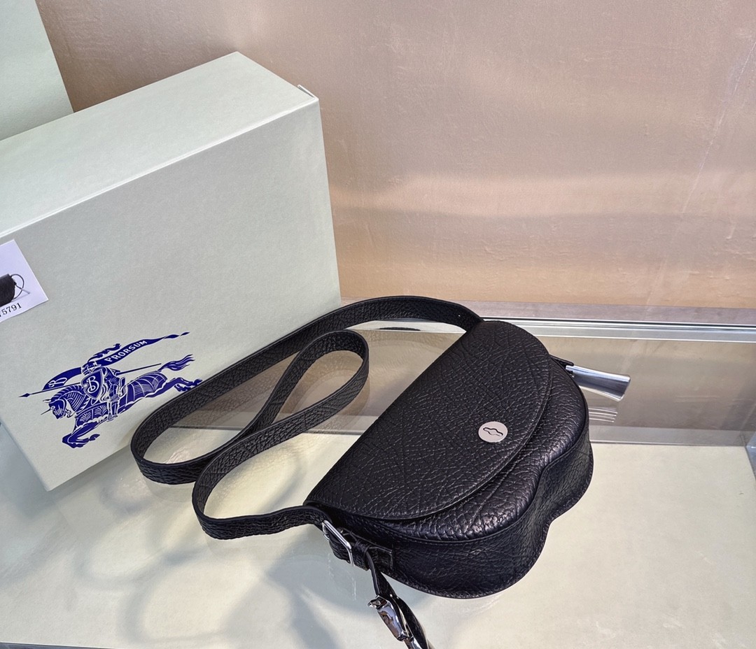 버버리 체스 숄더백