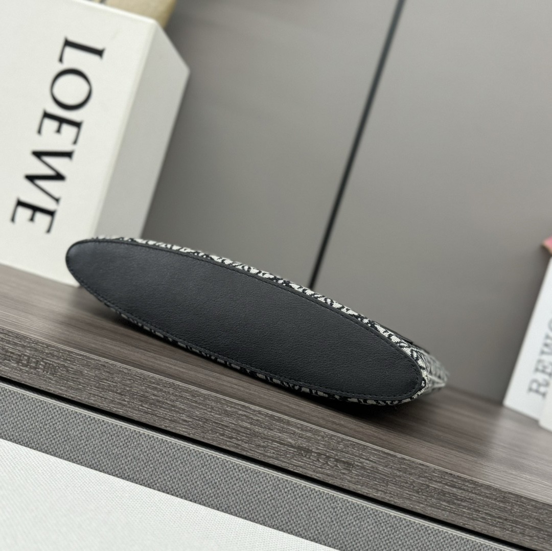 [LOEWE-로에베] 로에베 오블롱 파우치