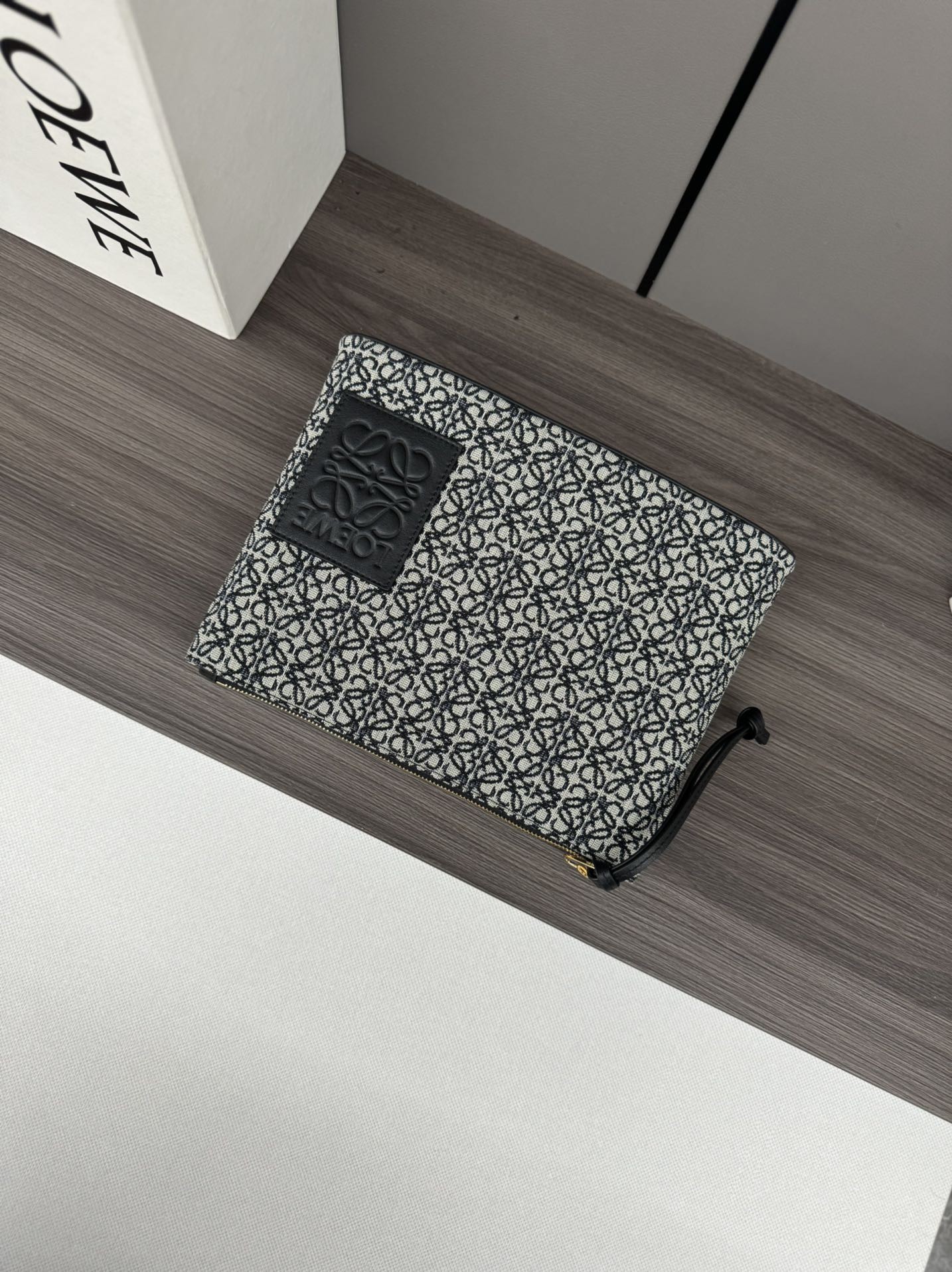 [LOEWE-로에베] 로에베 오블롱 파우치