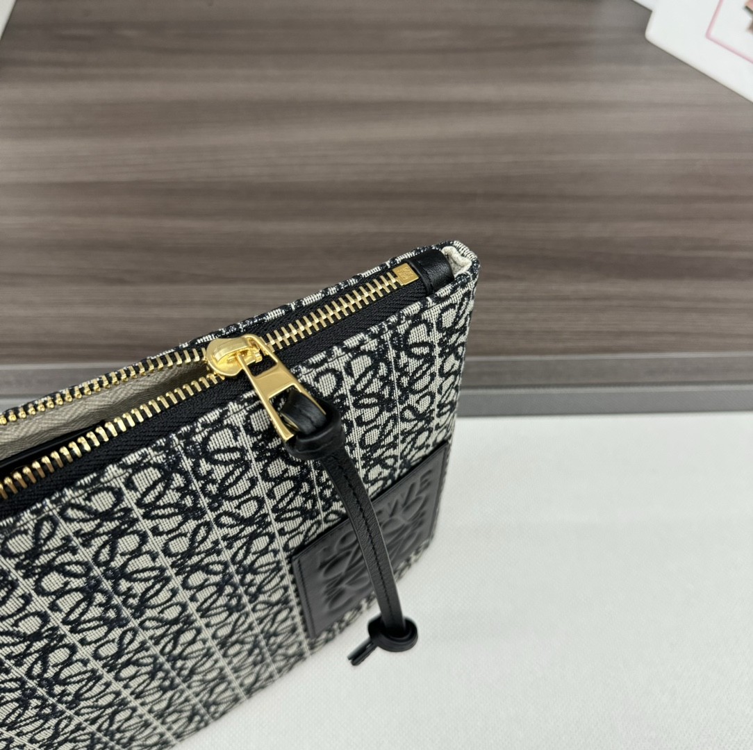 [LOEWE-로에베] 로에베 오블롱 파우치