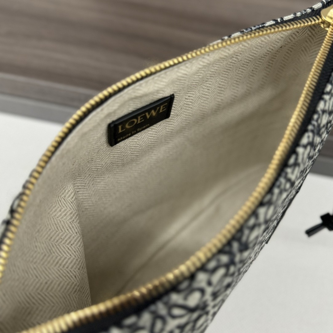 [LOEWE-로에베] 로에베 오블롱 파우치