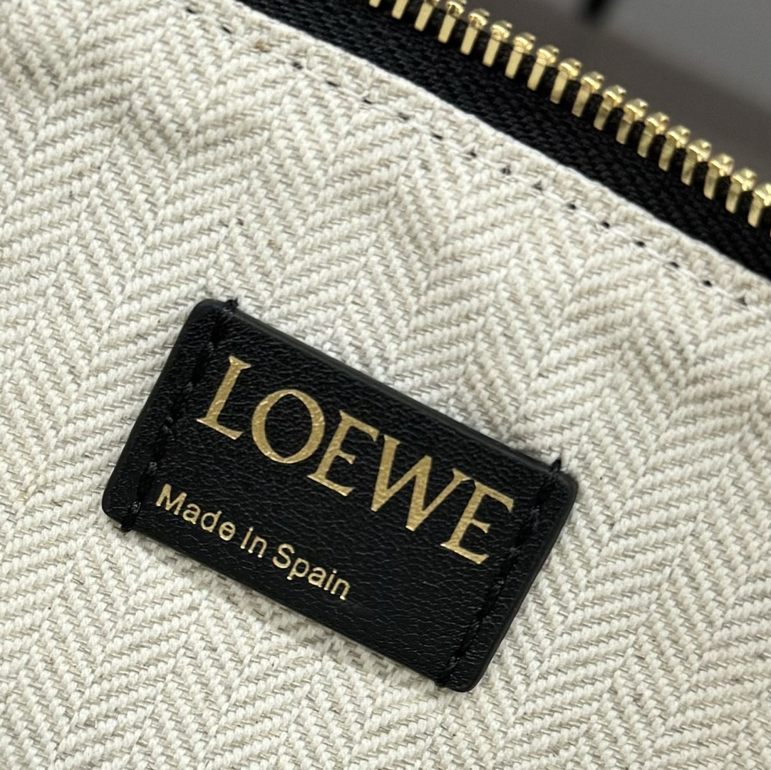 [LOEWE-로에베] 로에베 오블롱 파우치