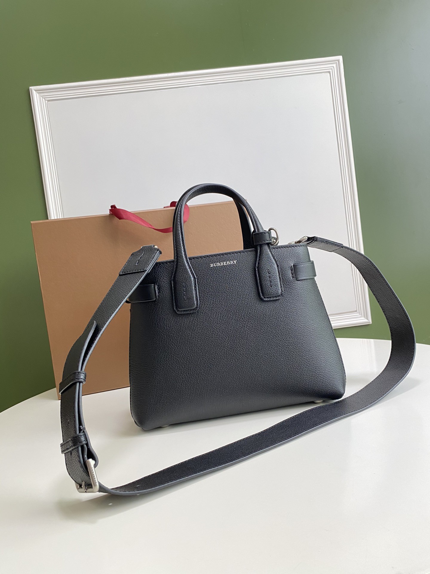 버버리 뉴 배너백 블랙