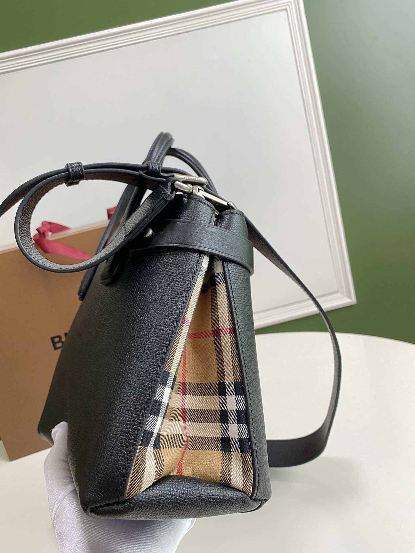 버버리 뉴 배너백 블랙
