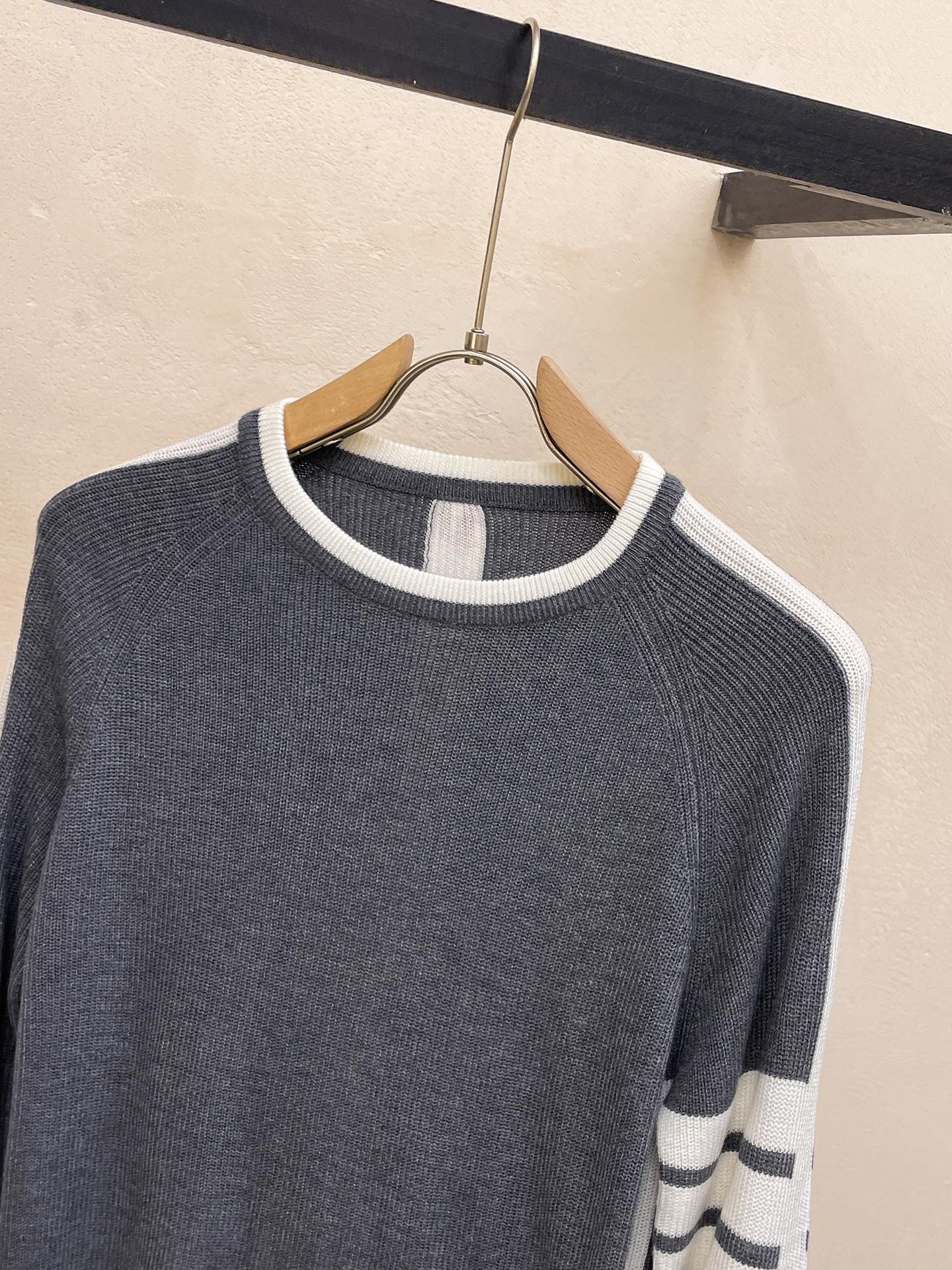 [TOM BROWNE -톰브라운 ] 톰브라운 울라운드 니트