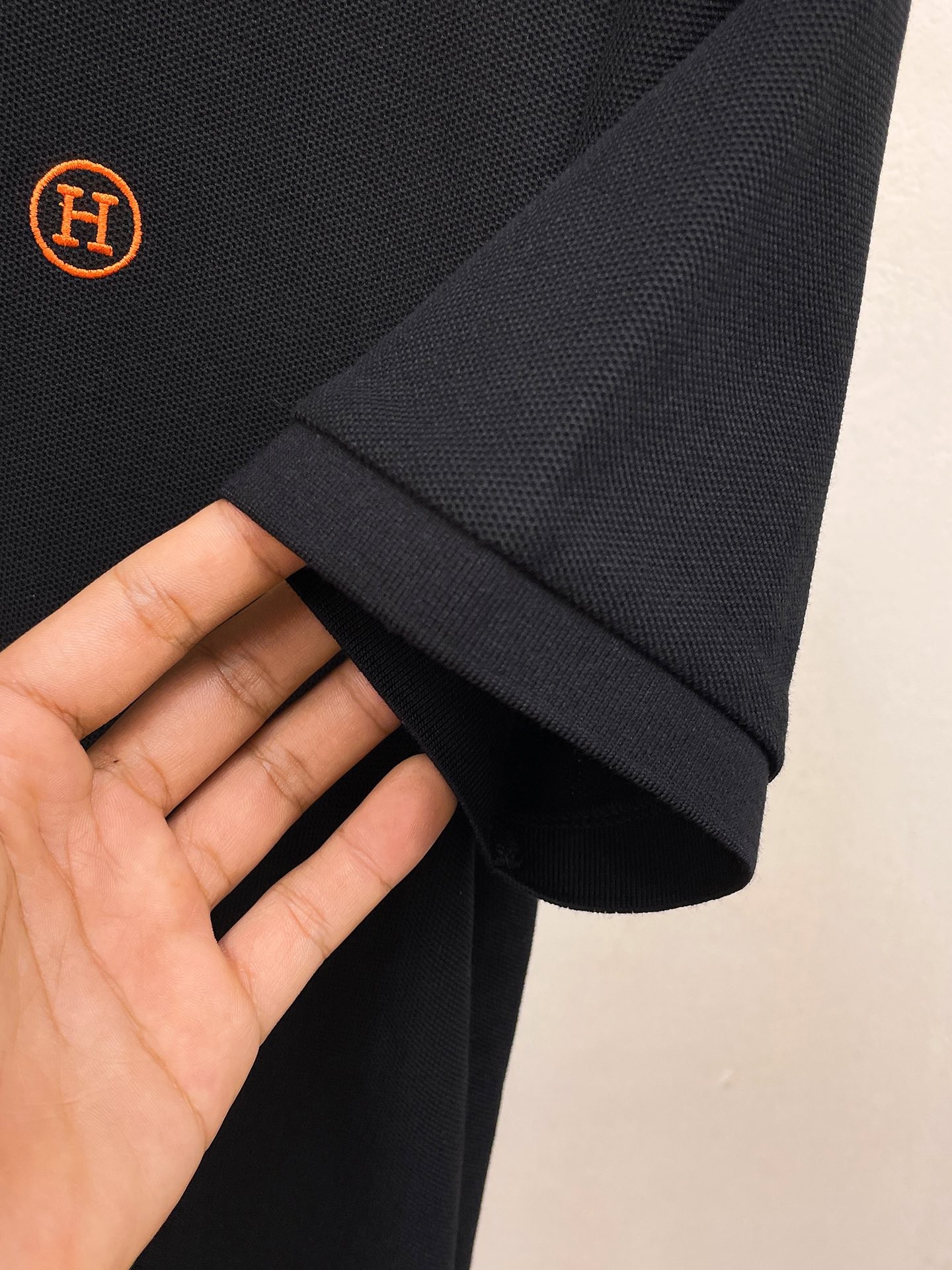 [HERMES-에르메스] 에르메스 H써클 자수로고 티셔츠