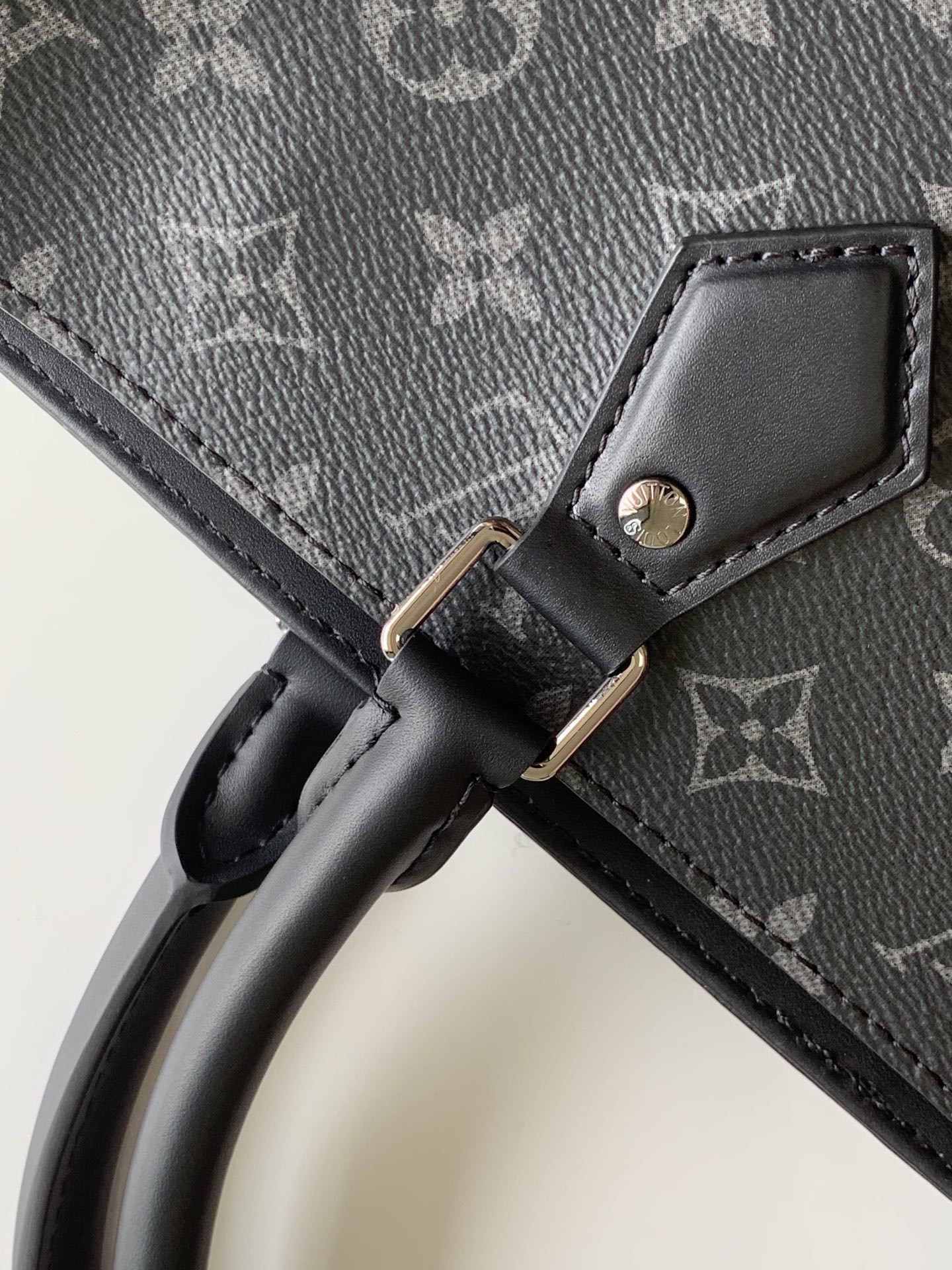 [LOUIS VUITTON-루이비통] 루이비통 그랑 삭 모노그림 이클립스 토트백