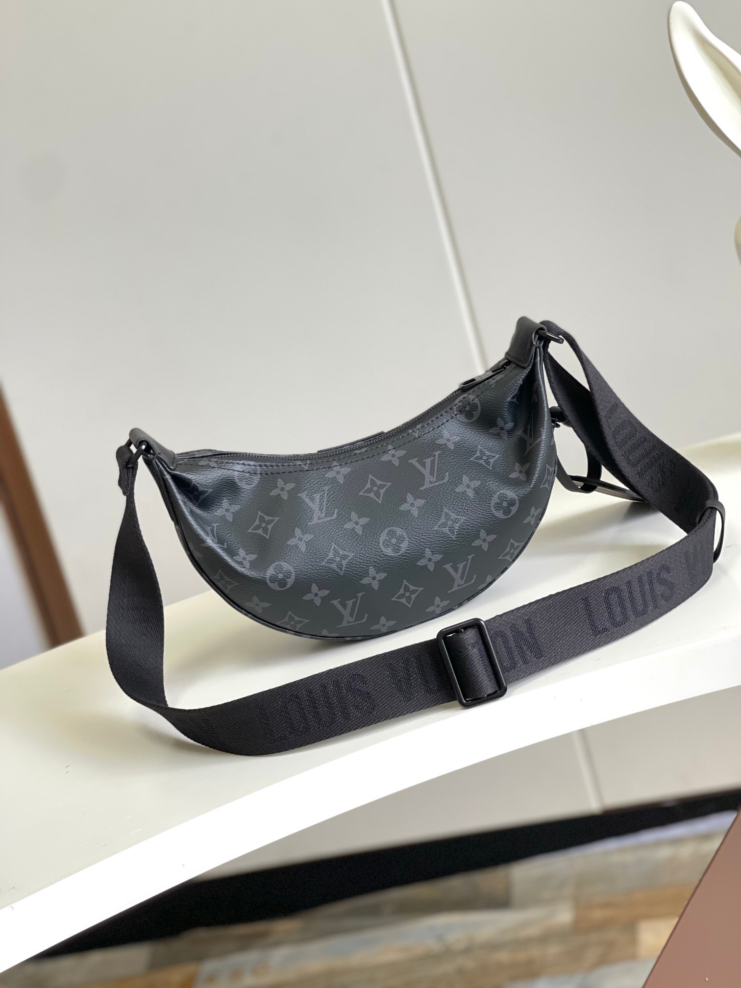 [LOUIS VUITTON-루이비통] 루이비통 이클립스 모노그램 해먹백 M47158