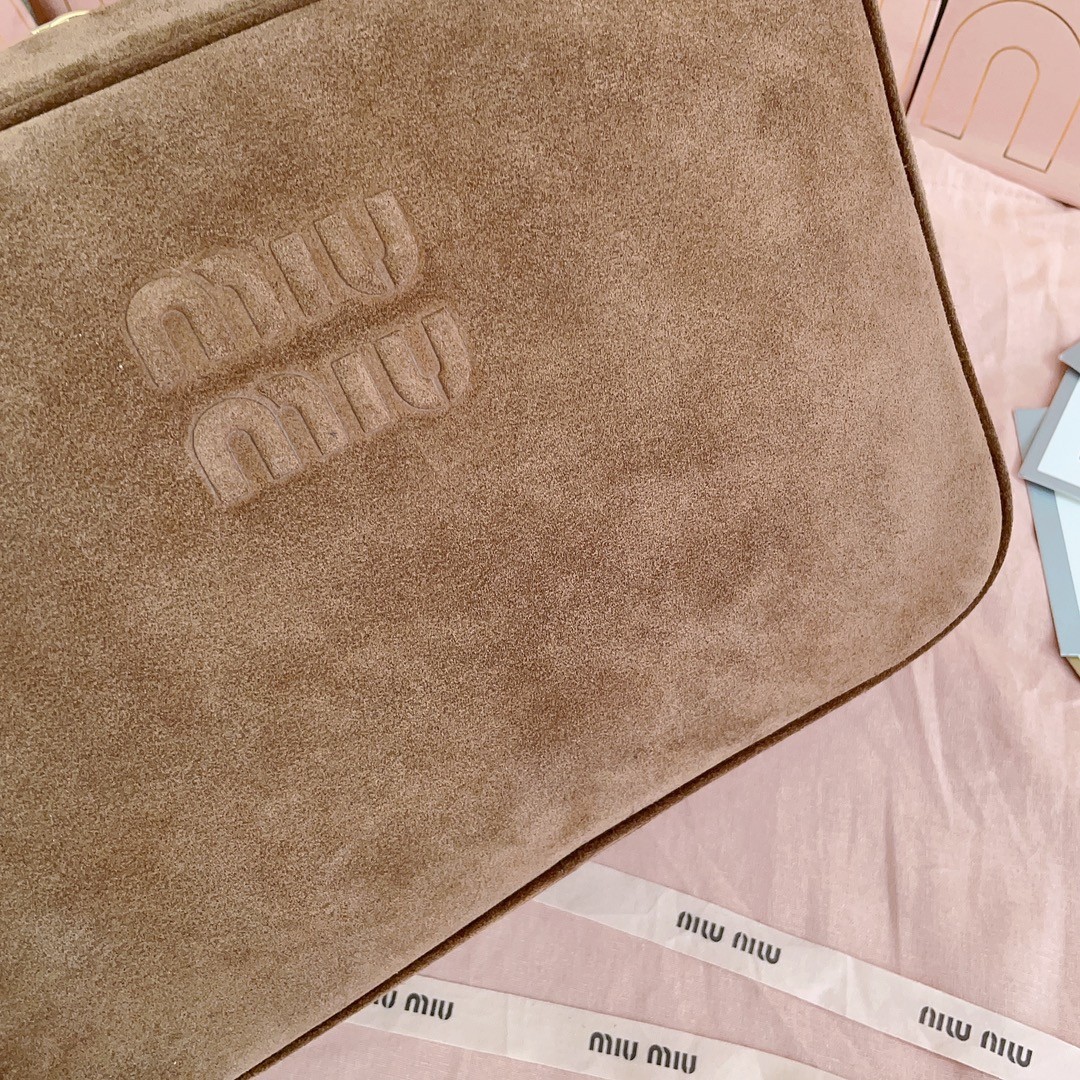 [MIU MIU-미우미우] 미우미우 스웨이드 탑핸들백