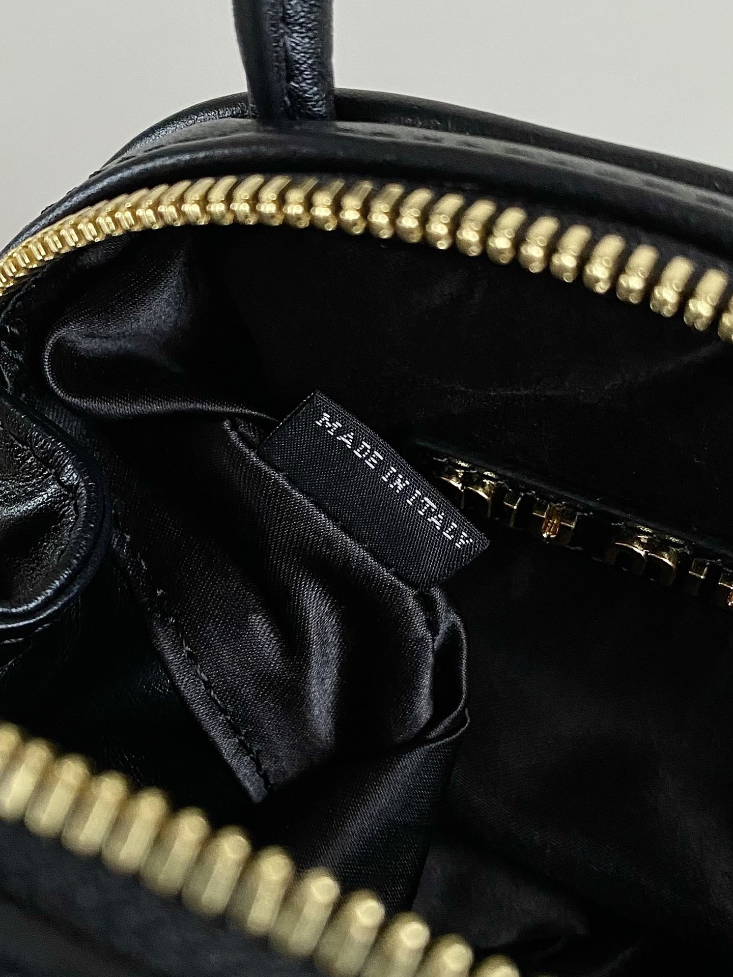 [MIU MIU-미우미우] 미우미우 가죽 탑 핸들백