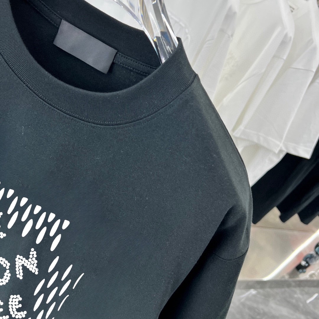 [LOUIS VUITTON-루이비통] 루이비통 엠브로이더드 시그니처 코튼 티셔츠 블랙