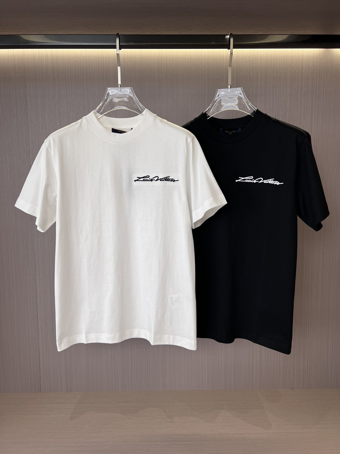 [LOUIS VUITTON-루이비통] 루이비통 로고 코튼 티셔츠