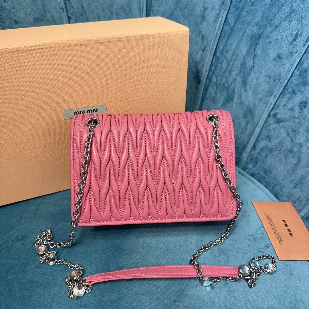 미우미우 마테라쎄 체인 숄더백