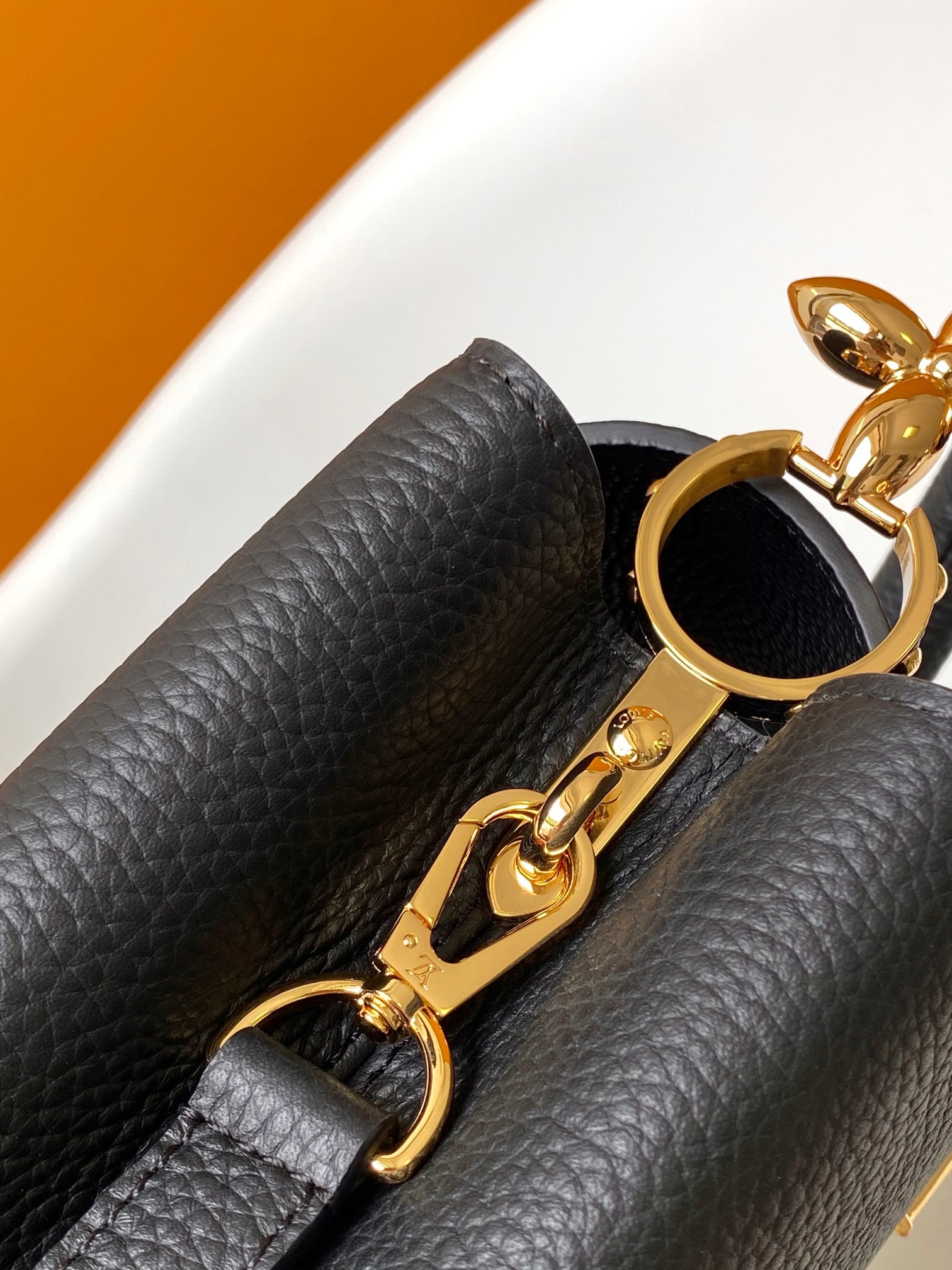 [LOUIS VUITTON-루이비통] 루이비통 카푸신 토트 BB 블랙 M23943