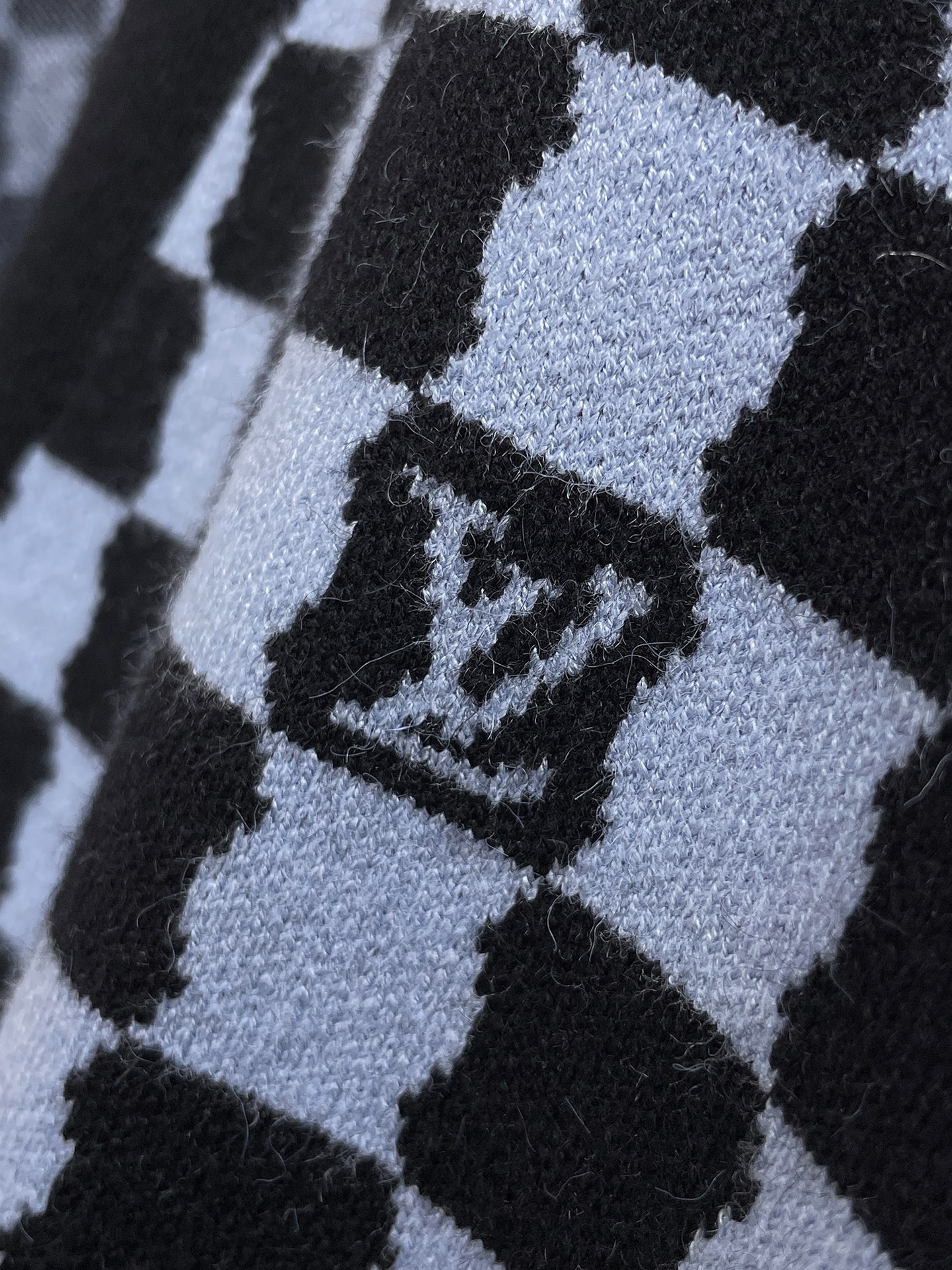 [LOUIS VUITTON-루이비통] 루이비통 격자 무늬 버튼 니트 가디건