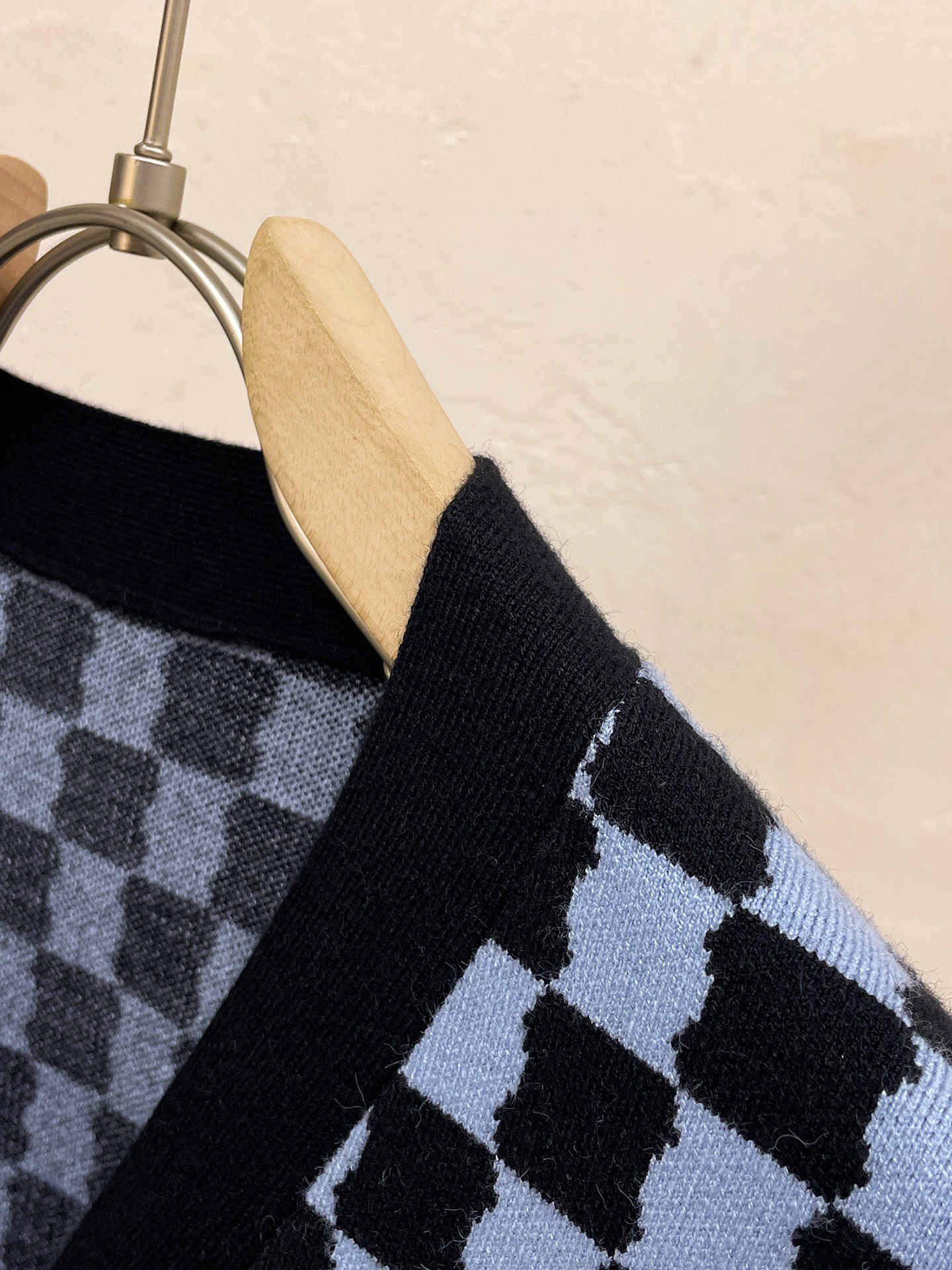 [LOUIS VUITTON-루이비통] 루이비통 격자 무늬 버튼 니트 가디건