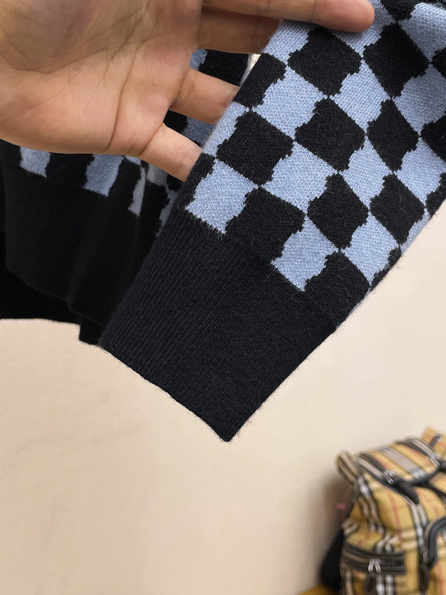 [LOUIS VUITTON-루이비통] 루이비통 격자 무늬 버튼 니트 가디건