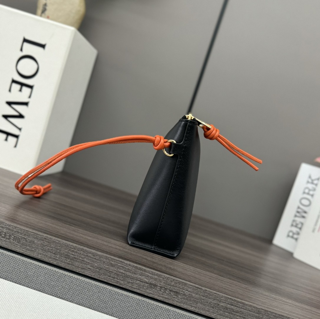 [LOEWE-로에베] 로에베 벨트 파우치 샤이니 나파 카프스킨