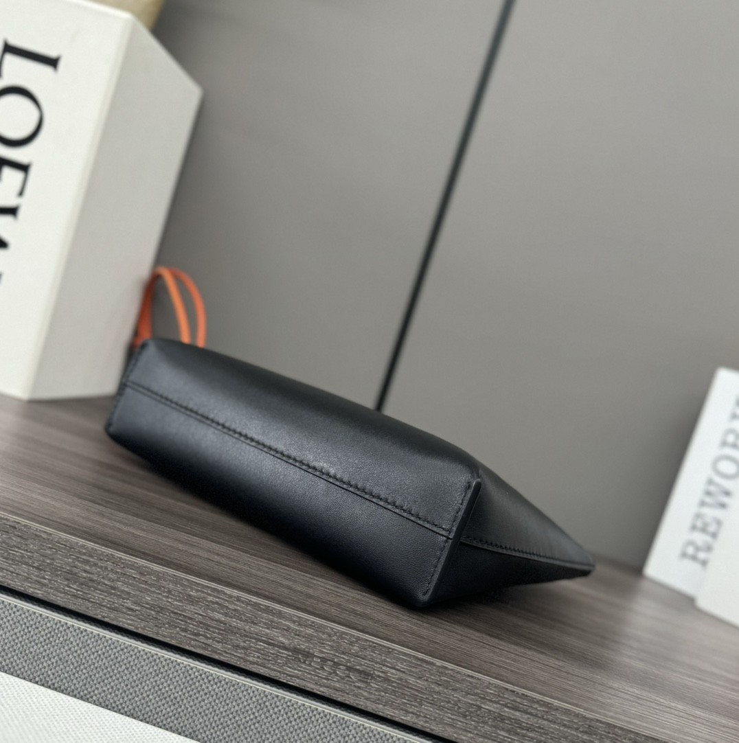 [LOEWE-로에베] 로에베 벨트 파우치 샤이니 나파 카프스킨