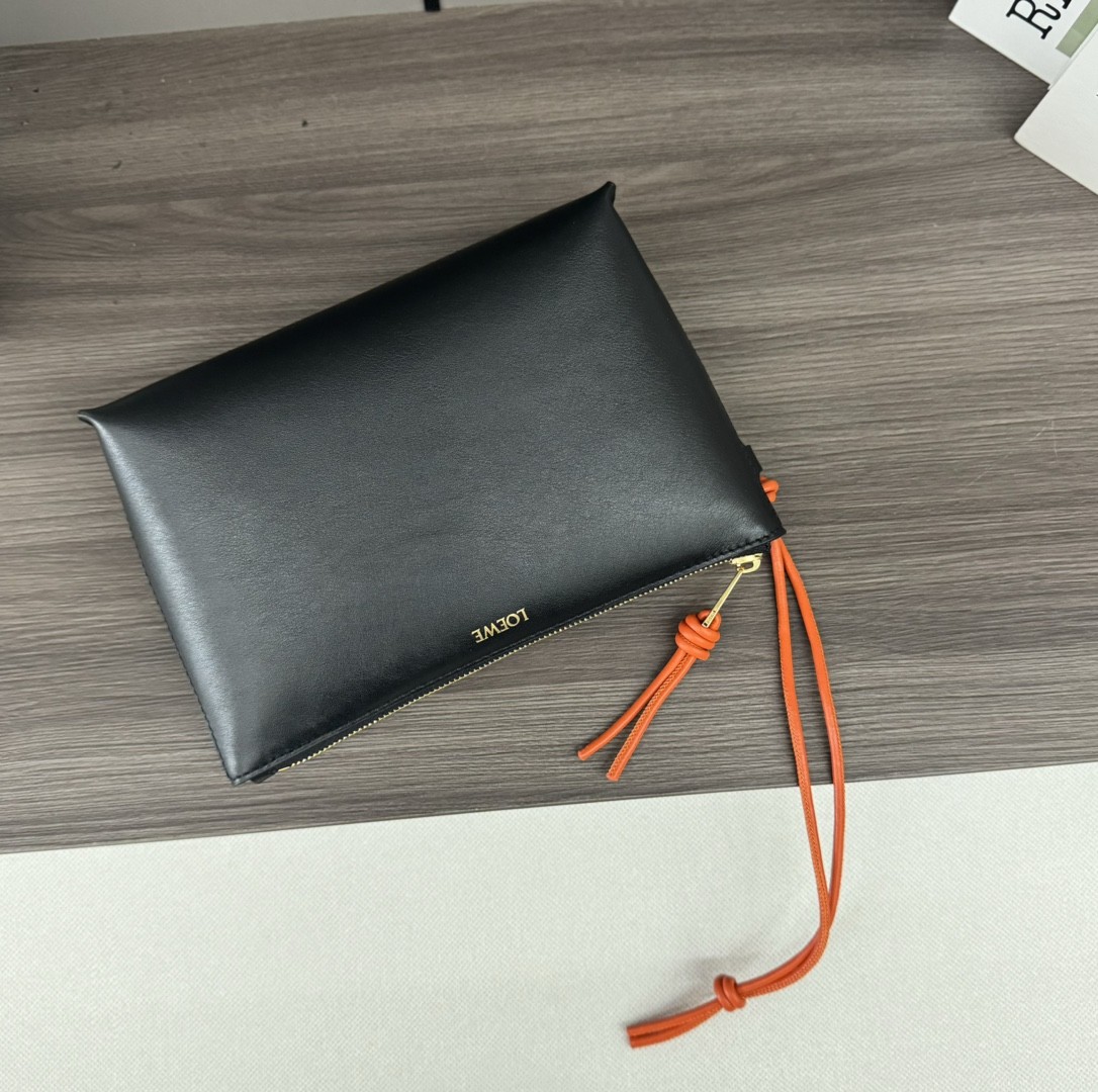 [LOEWE-로에베] 로에베 벨트 파우치 샤이니 나파 카프스킨