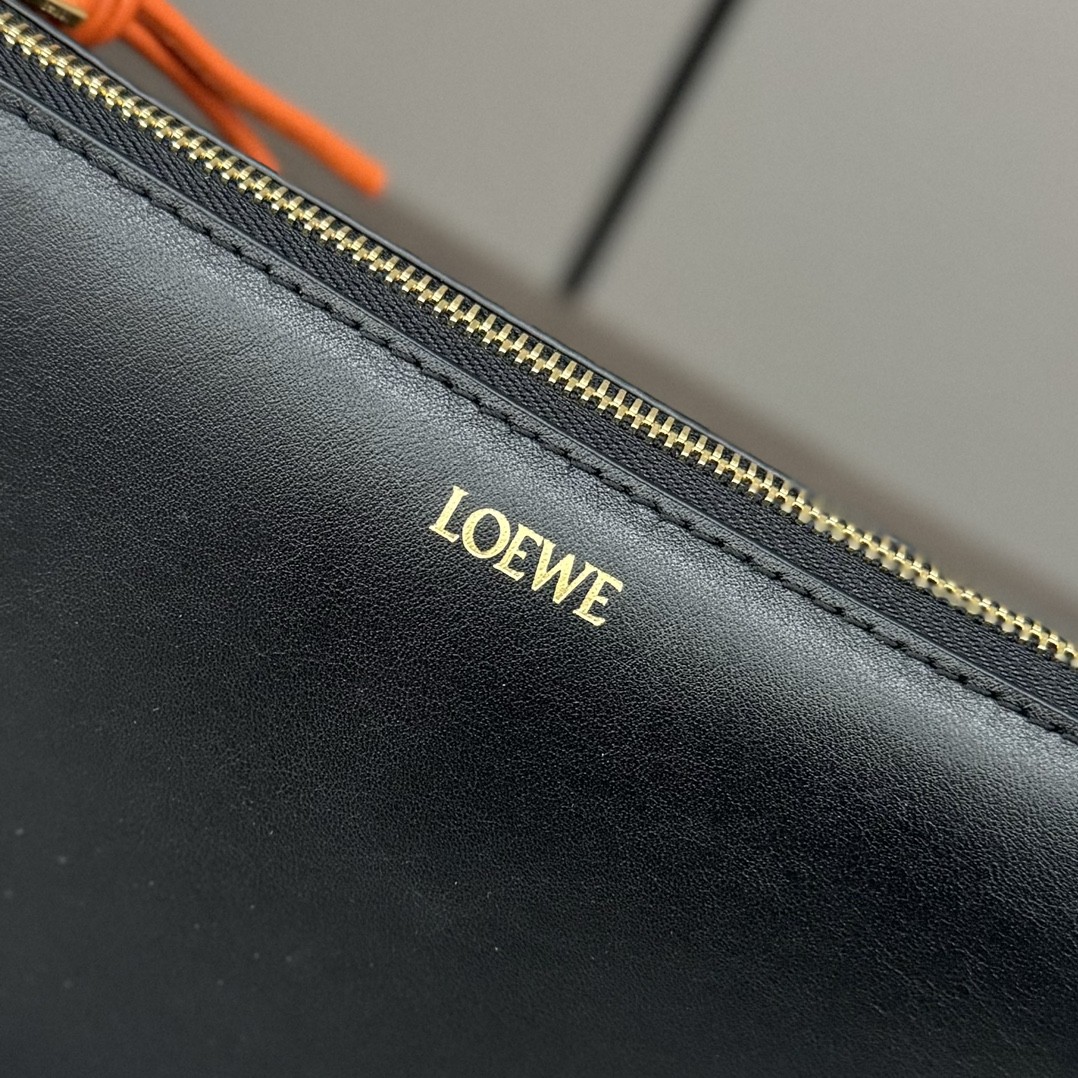 [LOEWE-로에베] 로에베 벨트 파우치 샤이니 나파 카프스킨