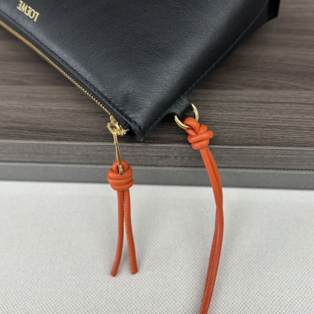 [LOEWE-로에베] 로에베 벨트 파우치 샤이니 나파 카프스킨