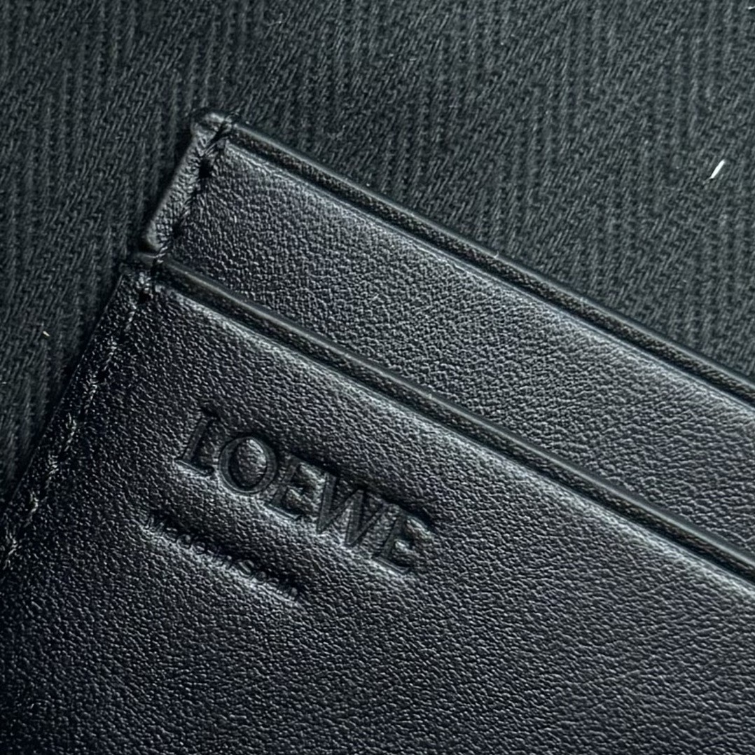 [LOEWE-로에베] 로에베 벨트 파우치 샤이니 나파 카프스킨