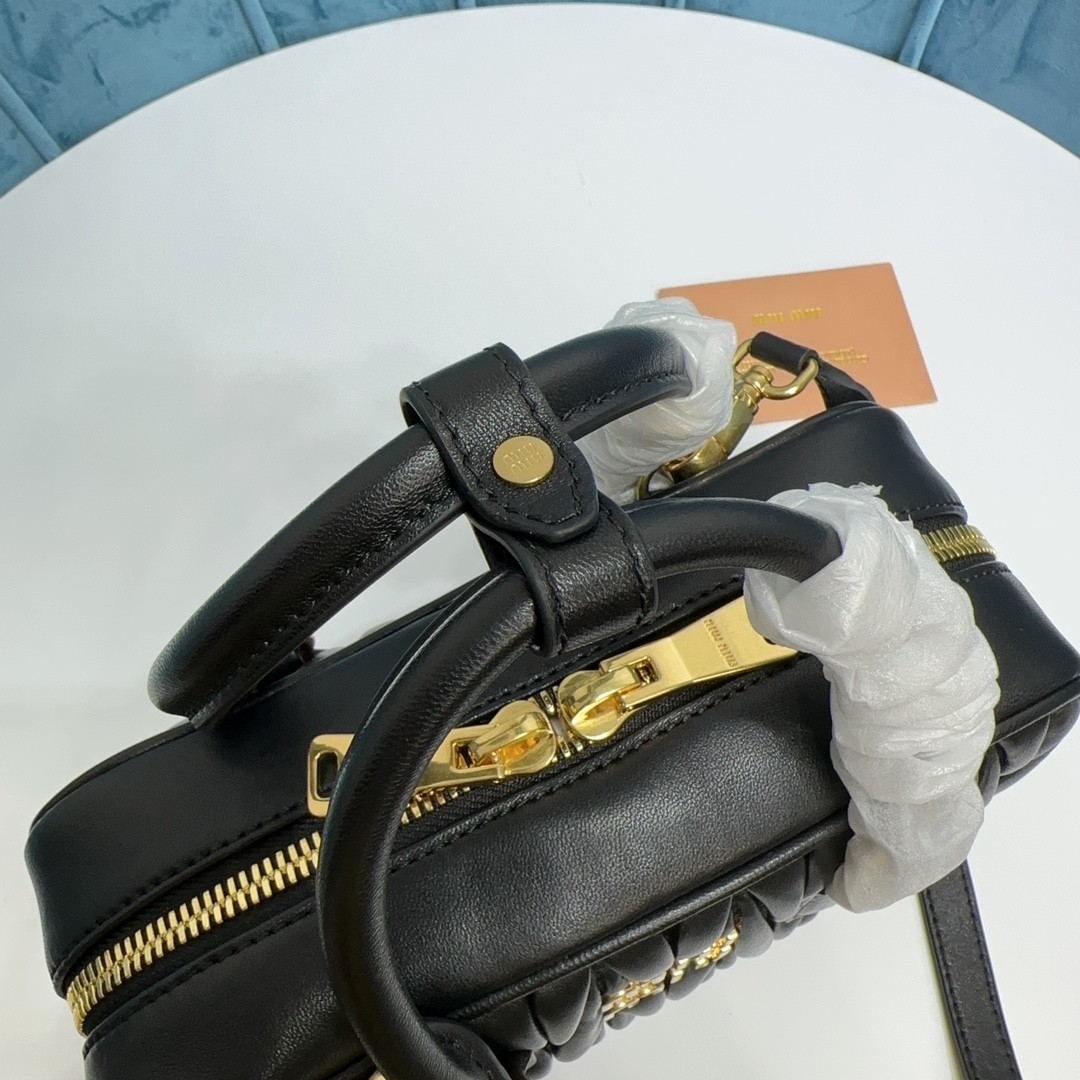 미우미우 아르카디 마테라쎄 토트백