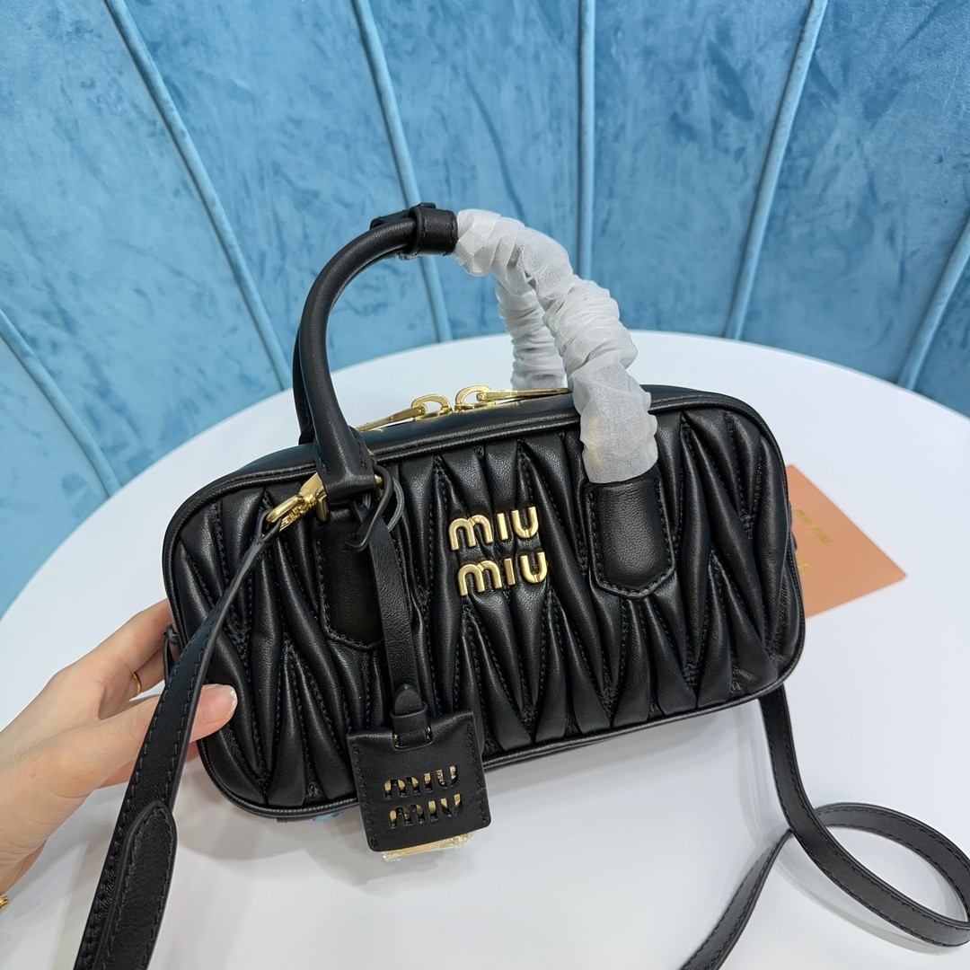 미우미우 아르카디 마테라쎄 토트백