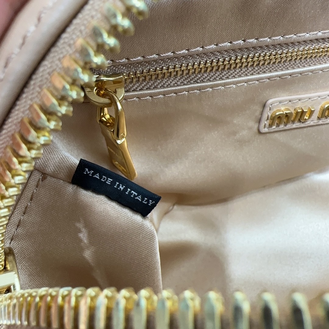 미우미우 아르카디 마테라쎄 토트백