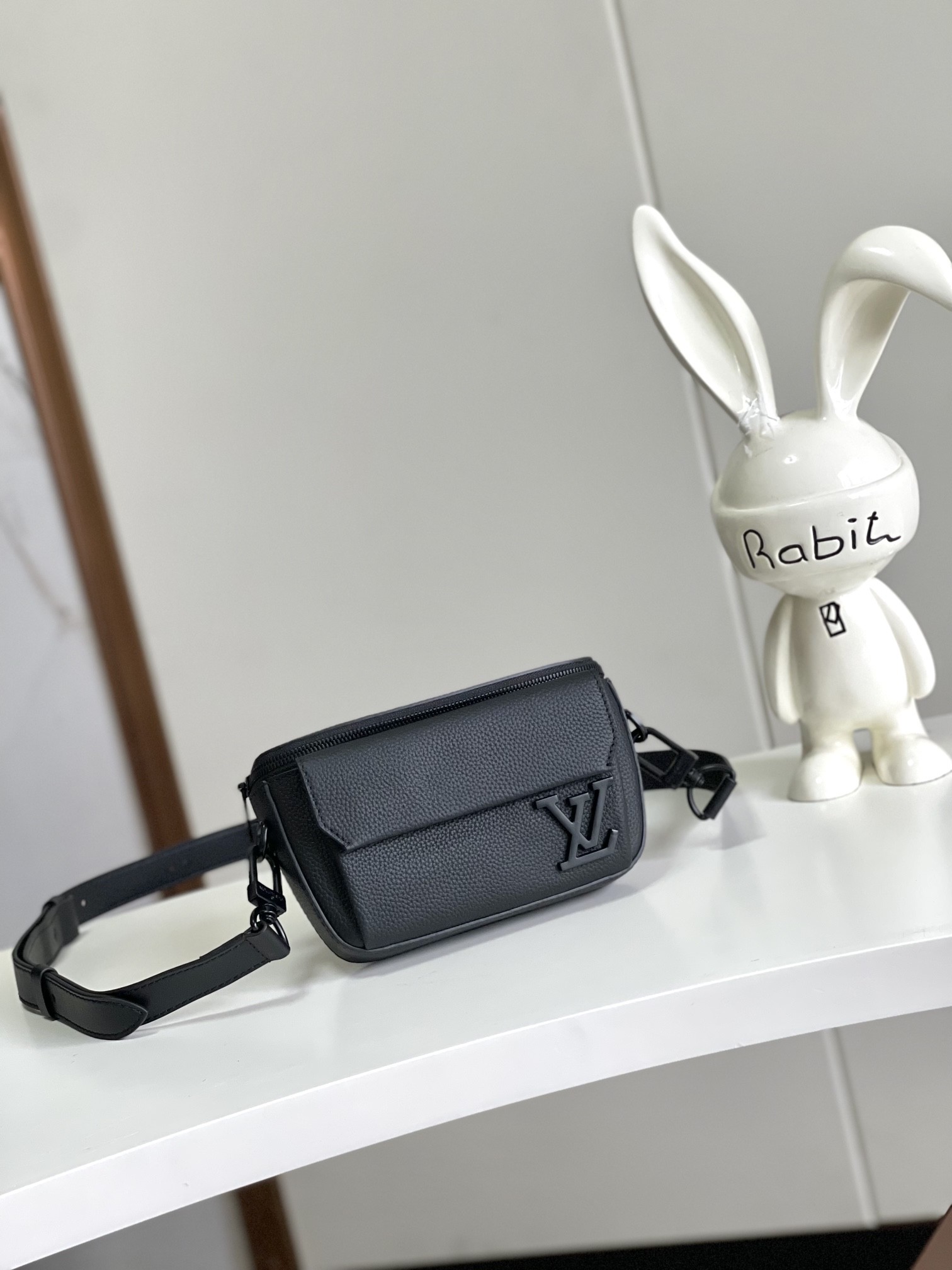 [LOUIS VUITTON-루이비통] 루이비통 패스트라인 메신저 M83563