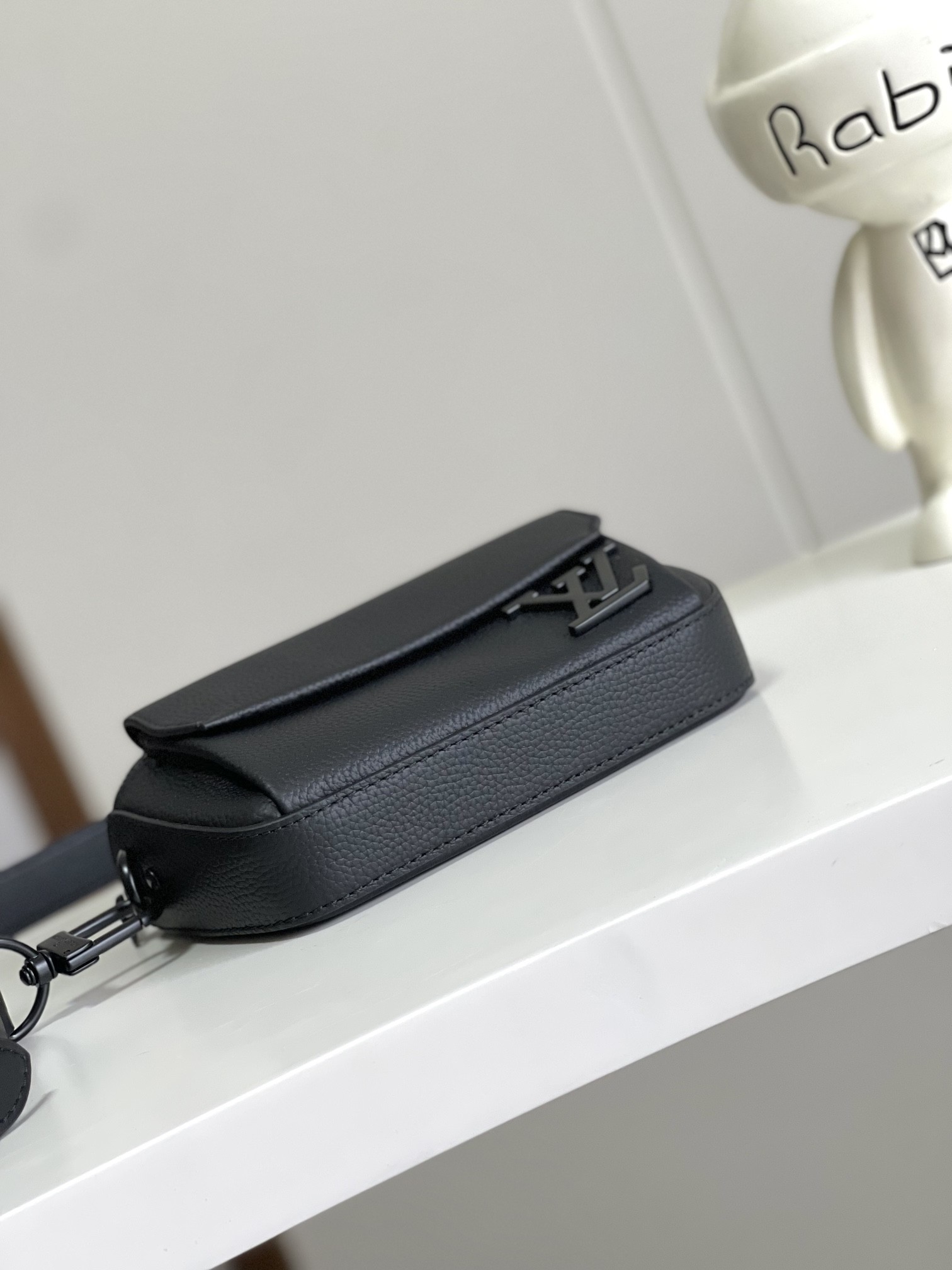 [LOUIS VUITTON-루이비통] 루이비통 패스트라인 메신저 M83563