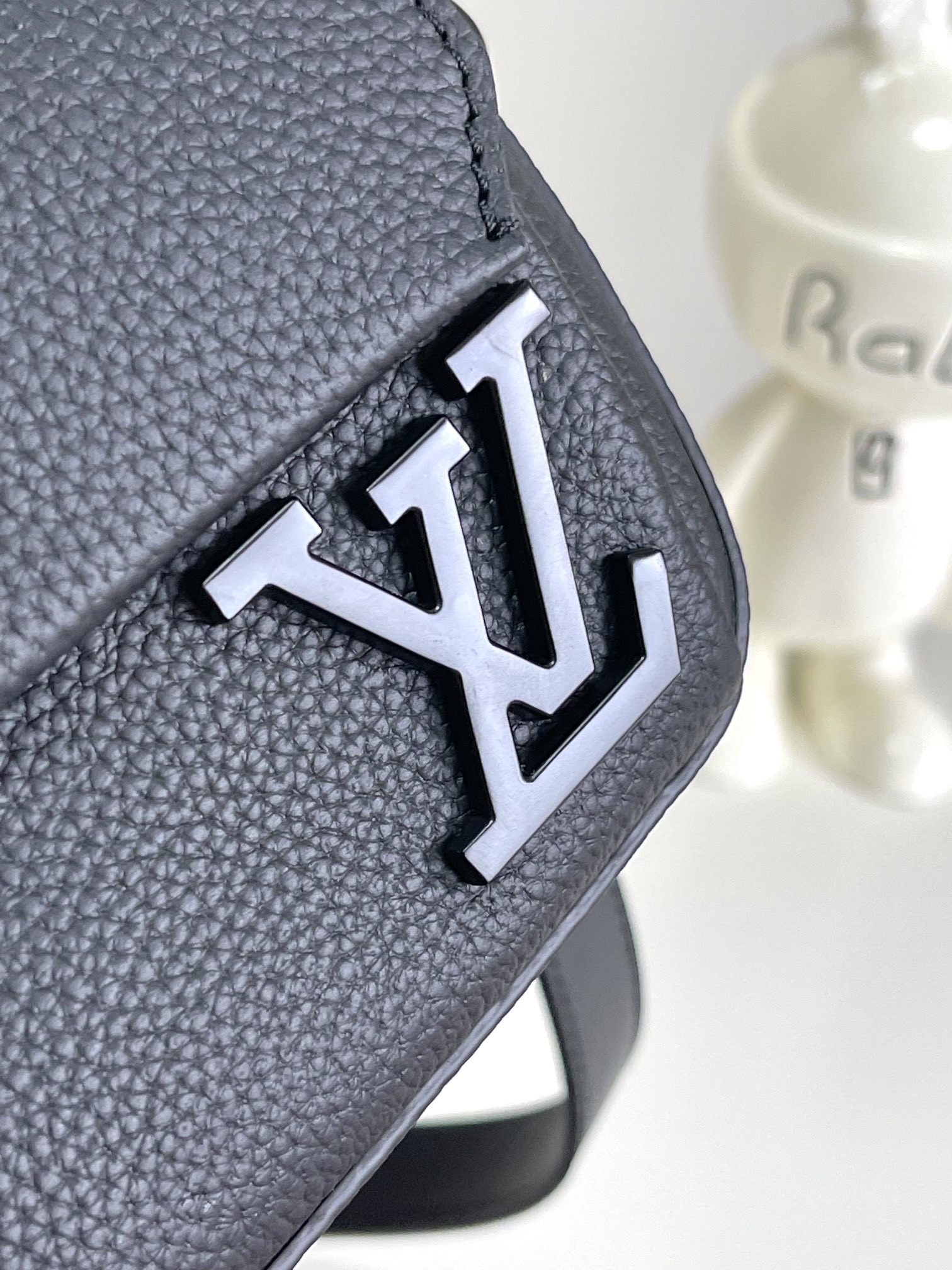 [LOUIS VUITTON-루이비통] 루이비통 패스트라인 메신저 M83563