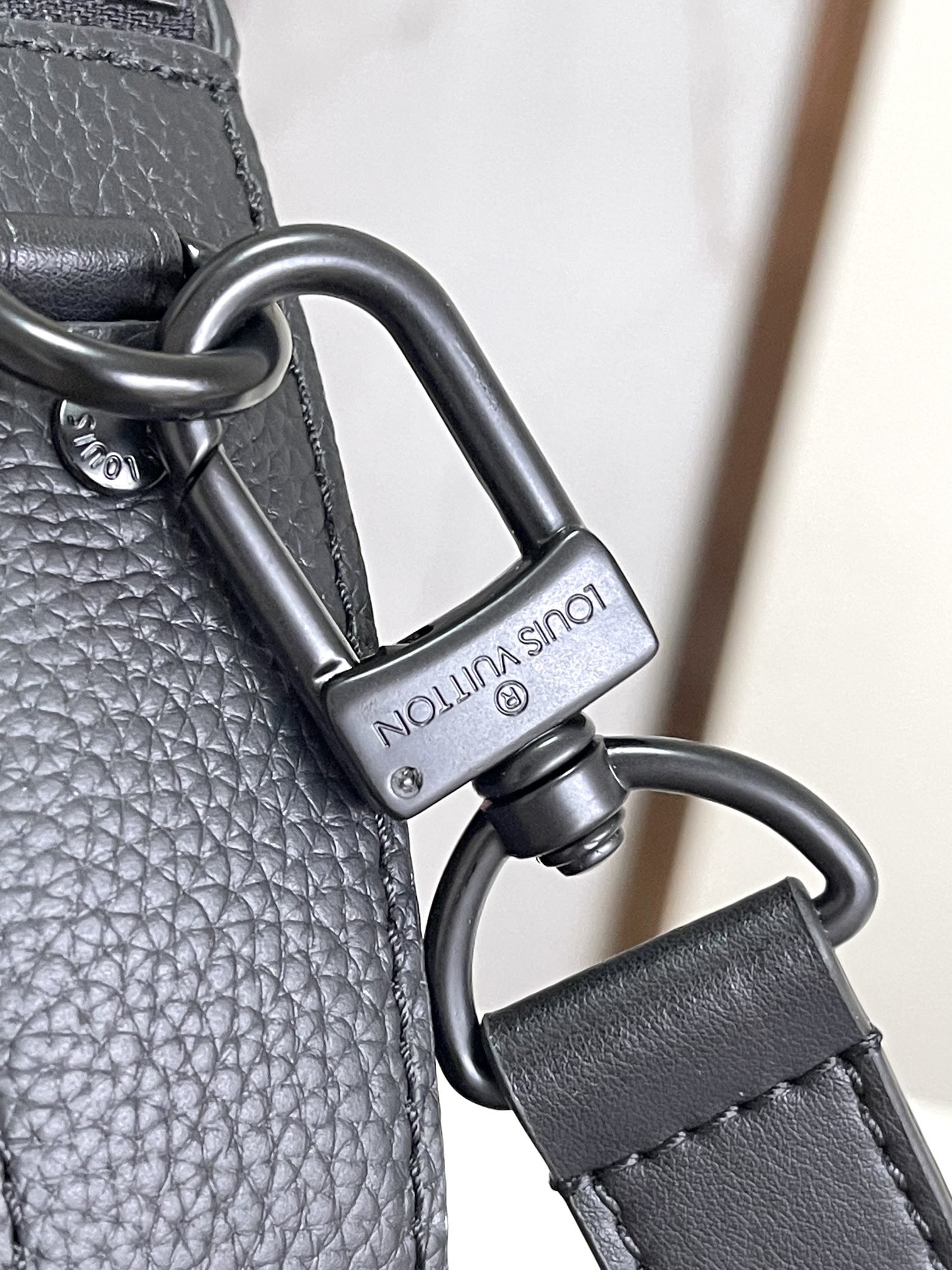 [LOUIS VUITTON-루이비통] 루이비통 패스트라인 메신저 M83563