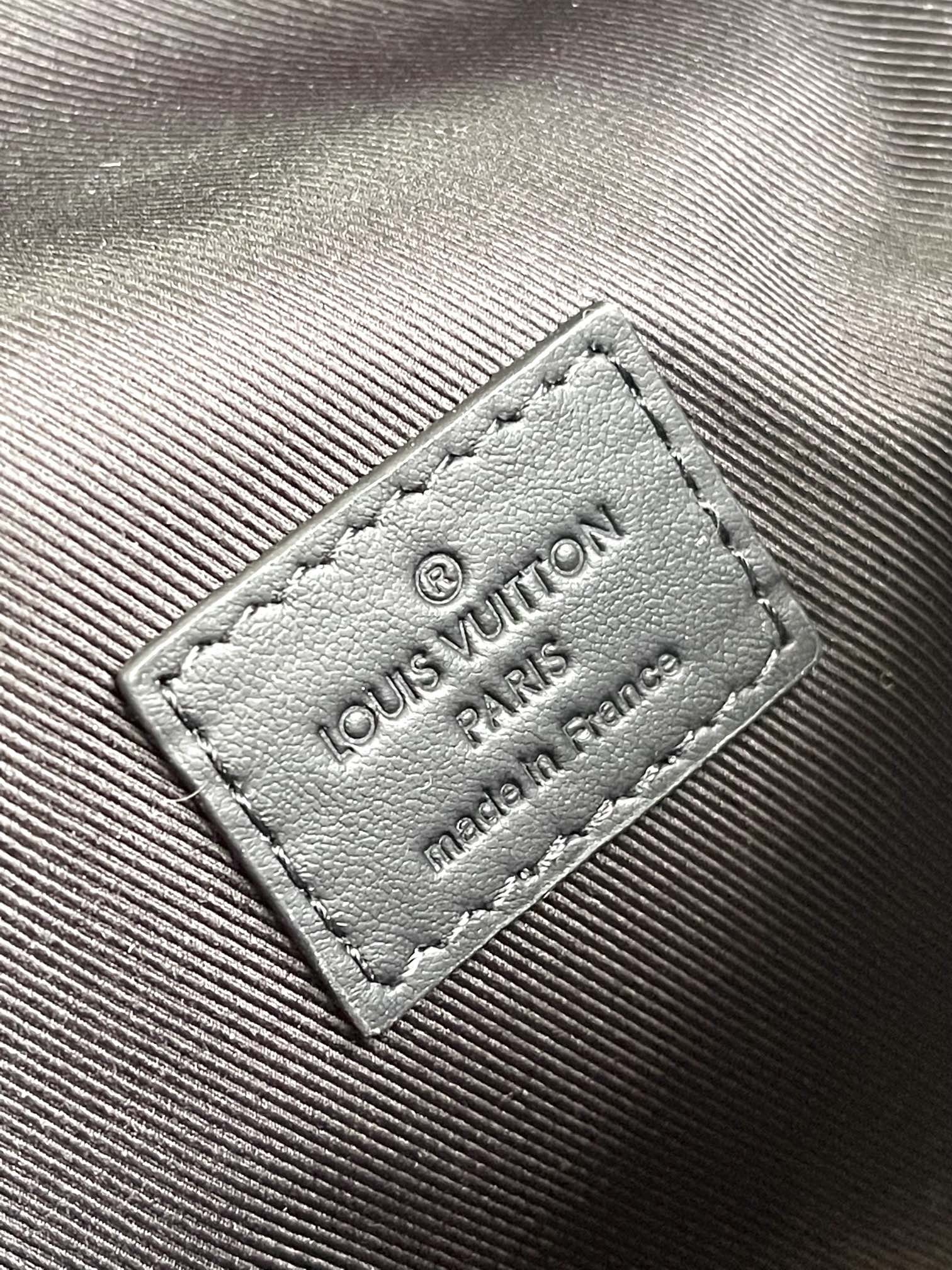 [LOUIS VUITTON-루이비통] 루이비통 패스트라인 메신저 M83563